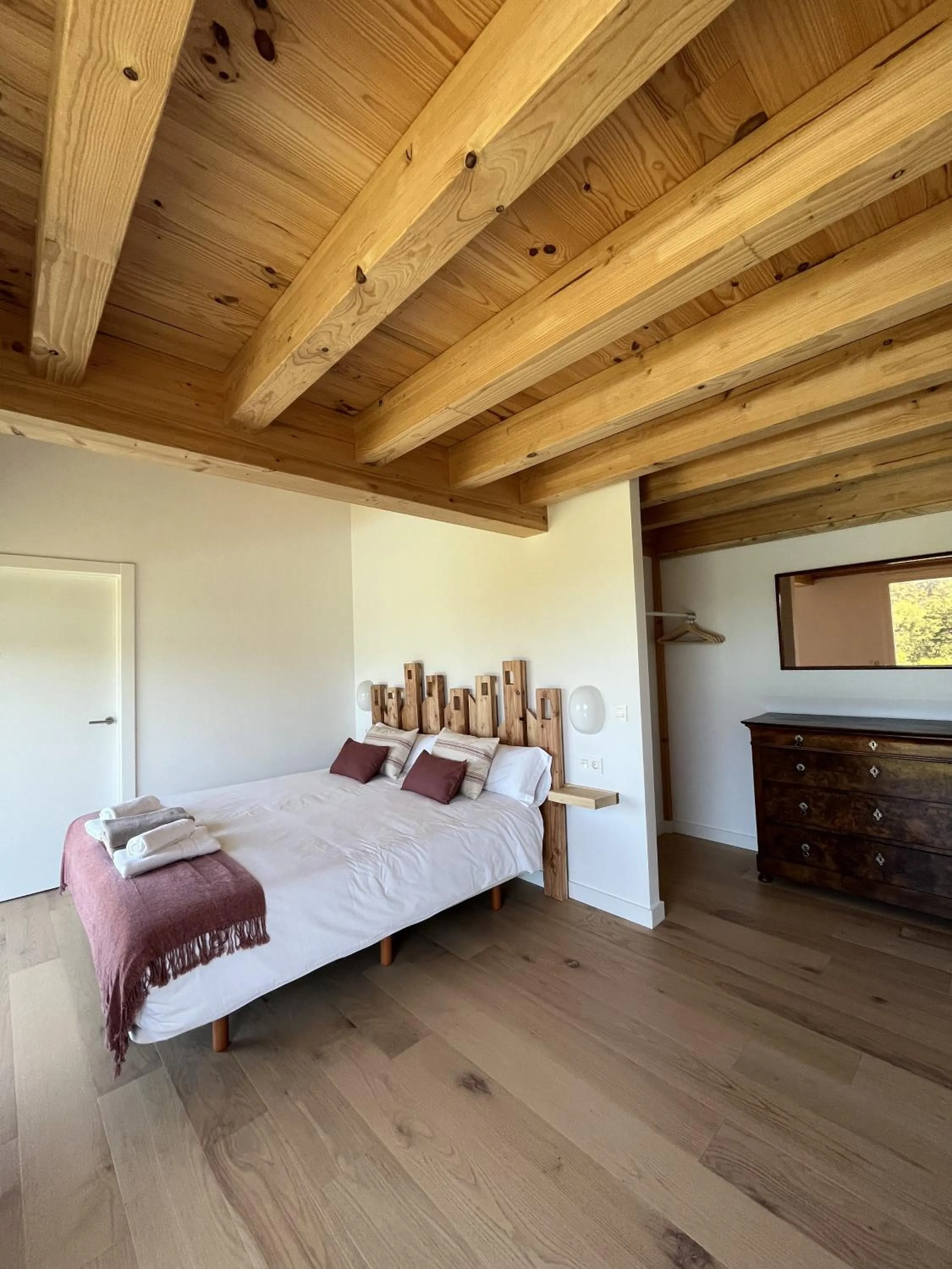 Bedroom, Bed in Basoan