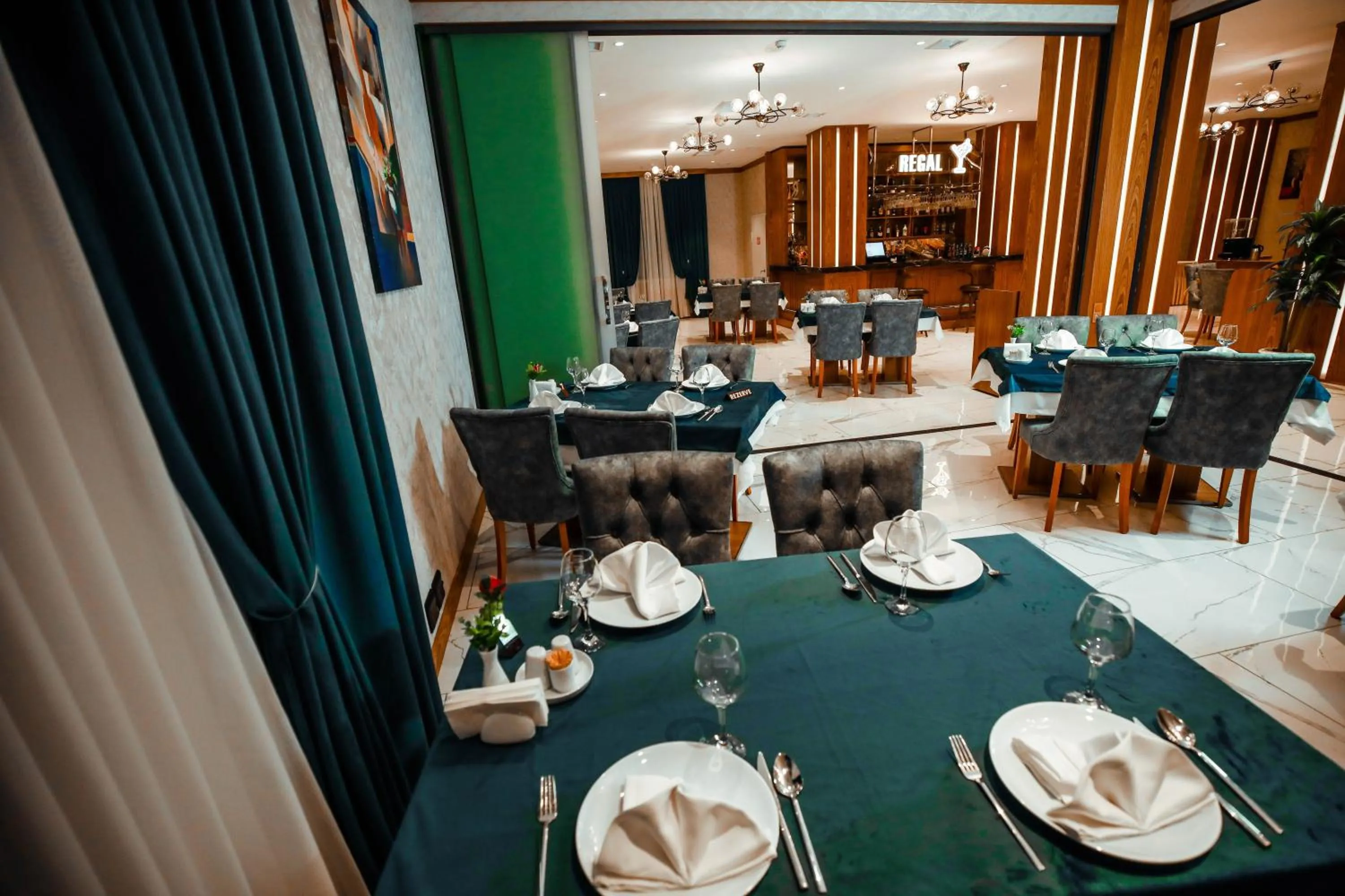 Restaurant/places to eat in Regal Inn Badamdar Hotel