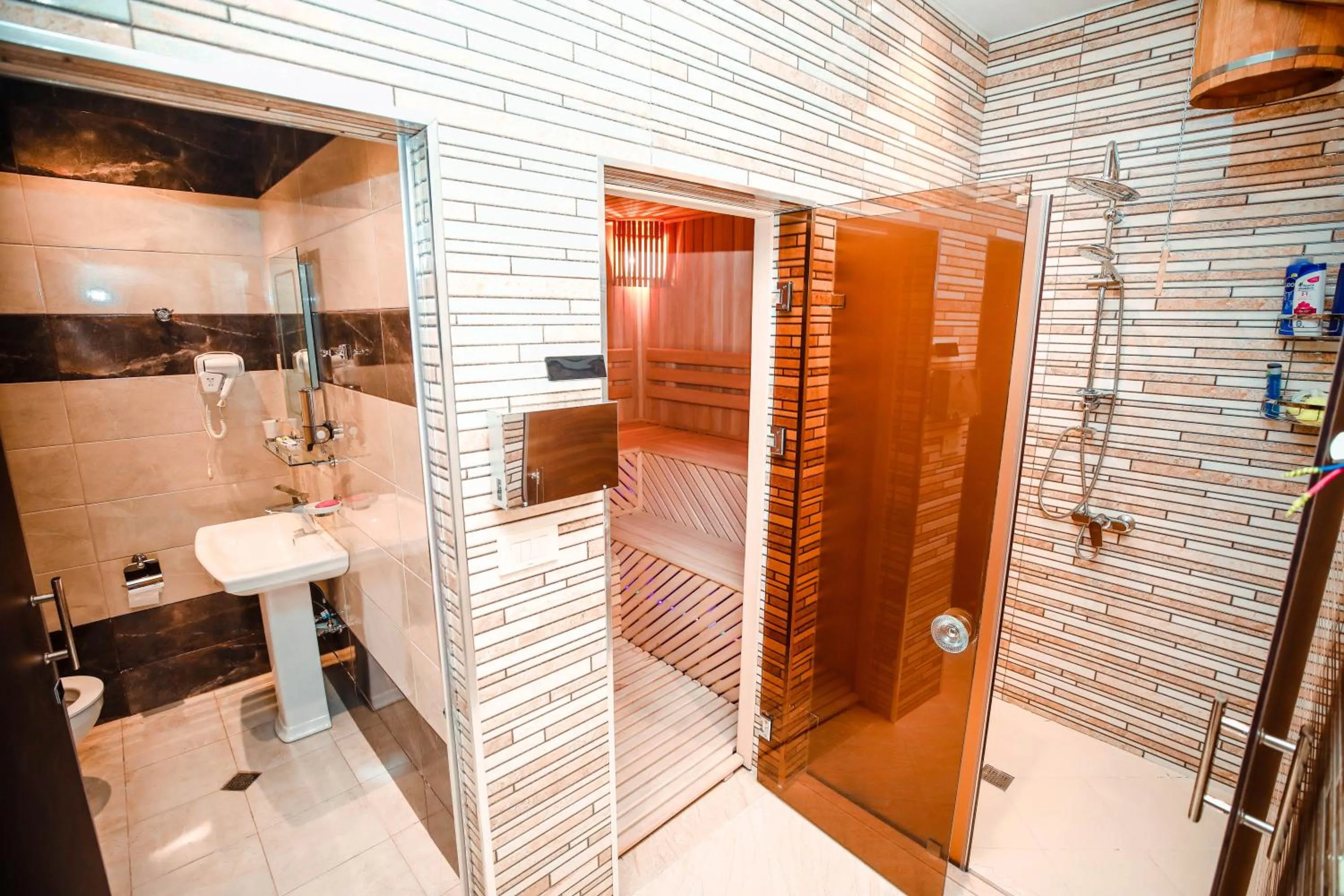 Sauna in Regal Inn Badamdar Hotel