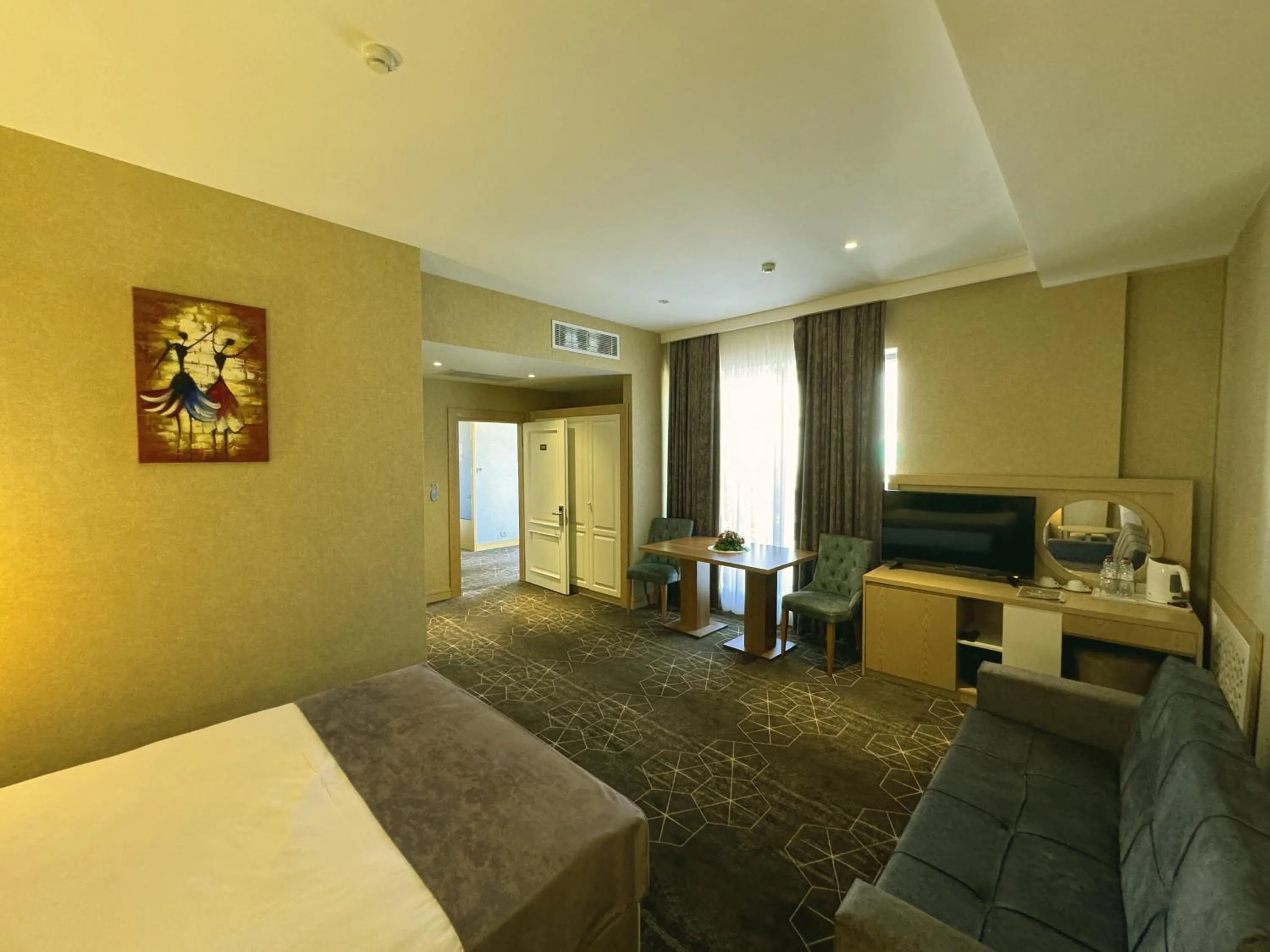 Bedroom, Bed in Regal Inn Badamdar Hotel