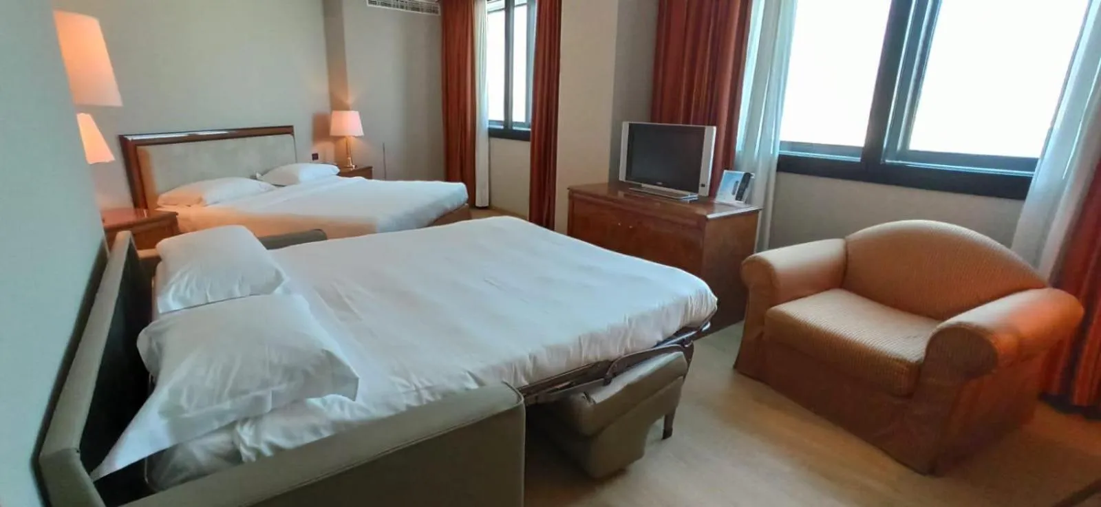 Bed in Tower Genova Airport - Hotel & Conference Center