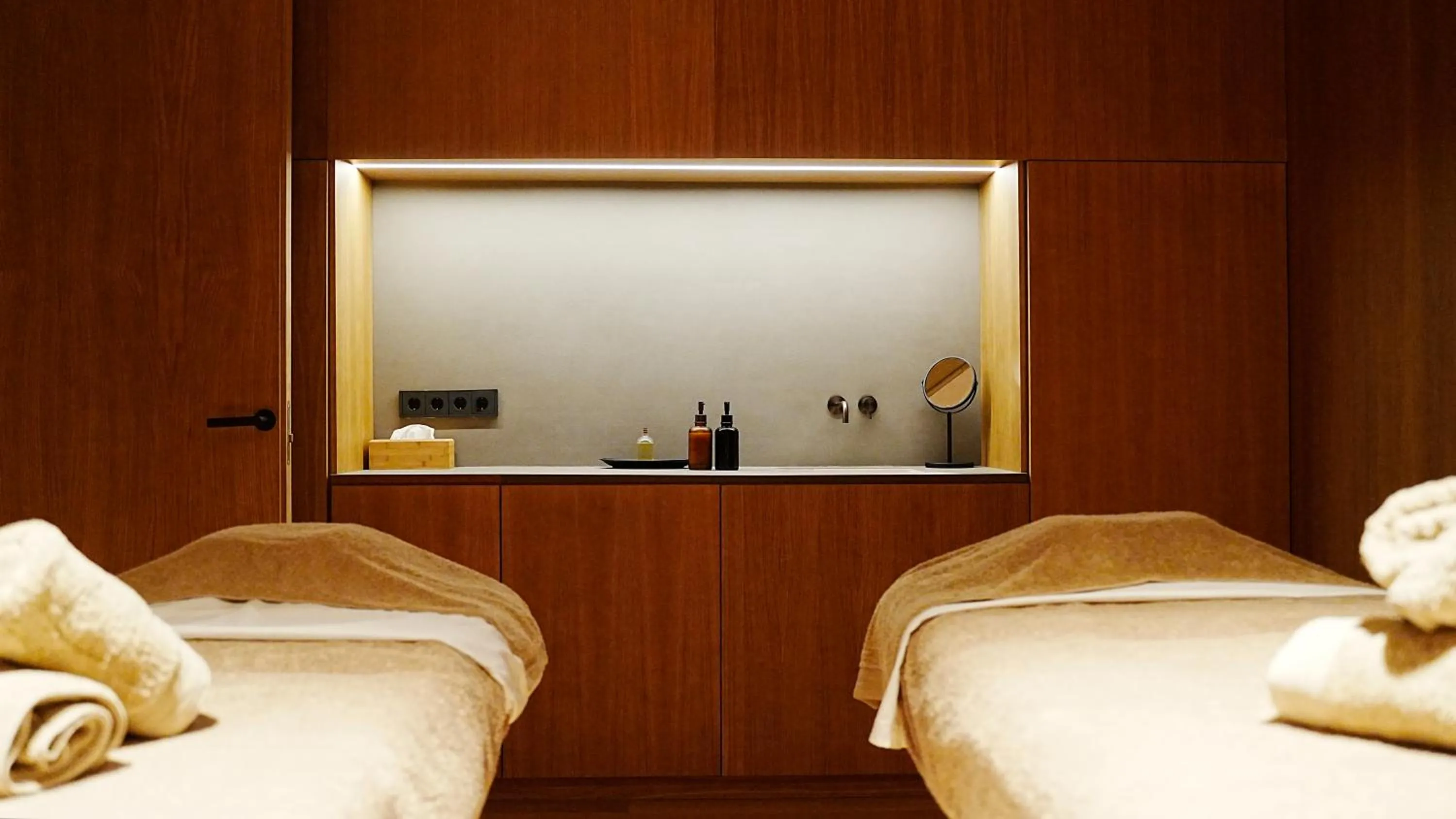 Massage, Bed in La Galiana Golf Resort - Adults Only