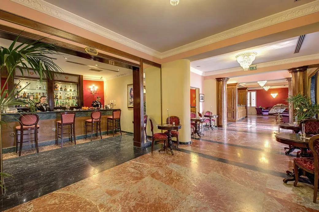 Lounge or bar in Grand Hotel Villa Politi