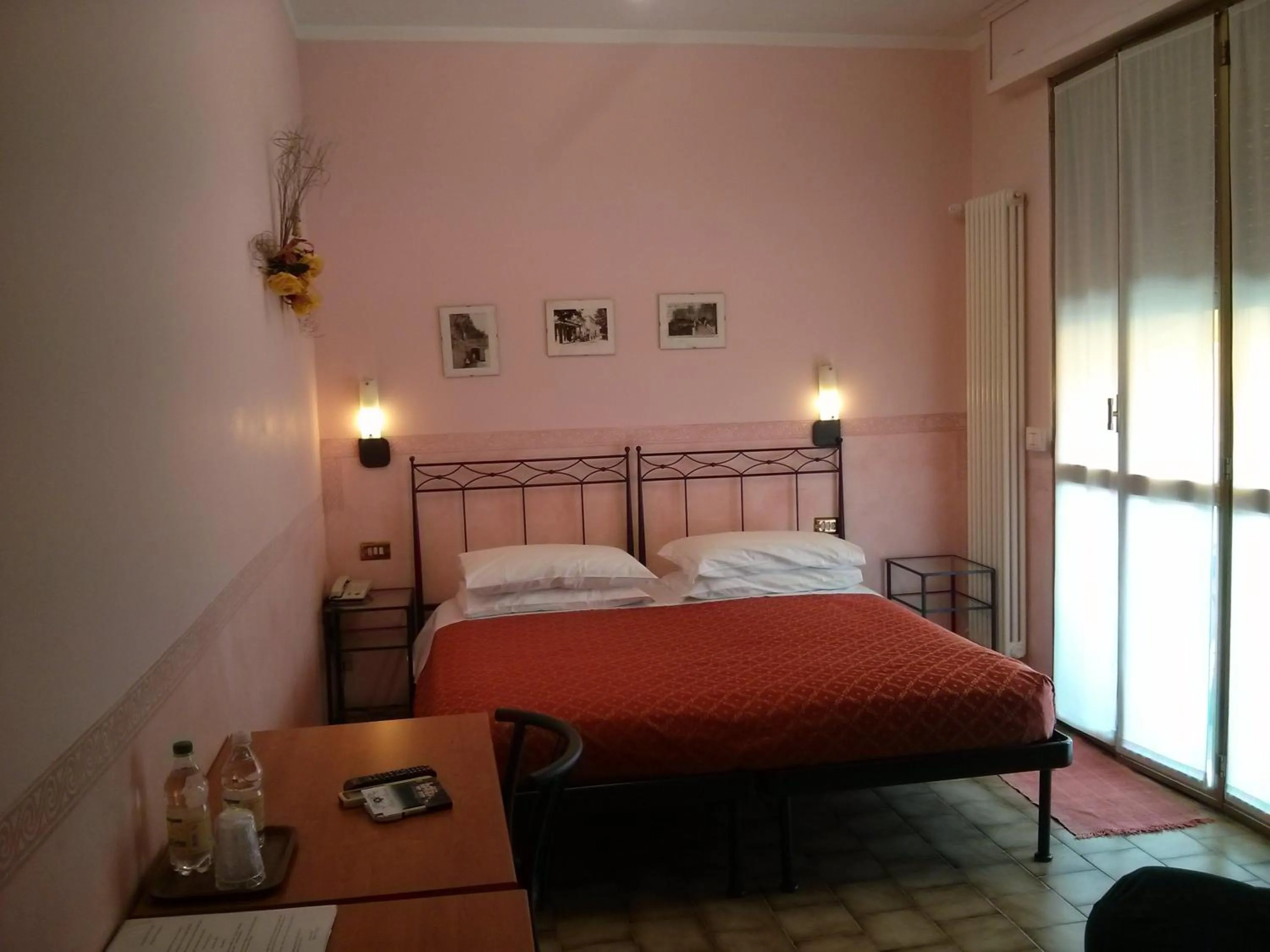 Bedroom, Bed in Hotel Astoria