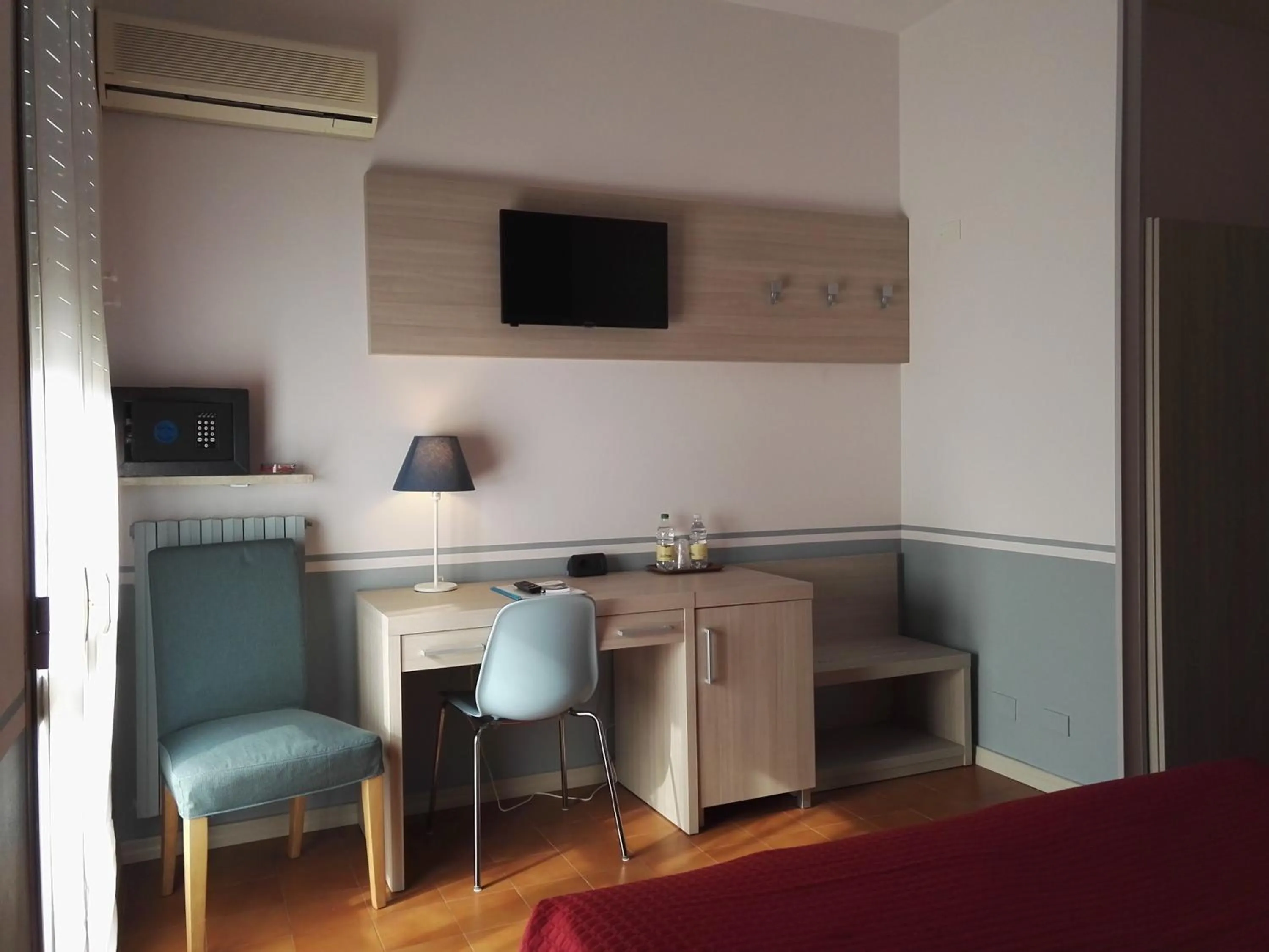 Photo of the whole room, Bed in Hotel Astoria