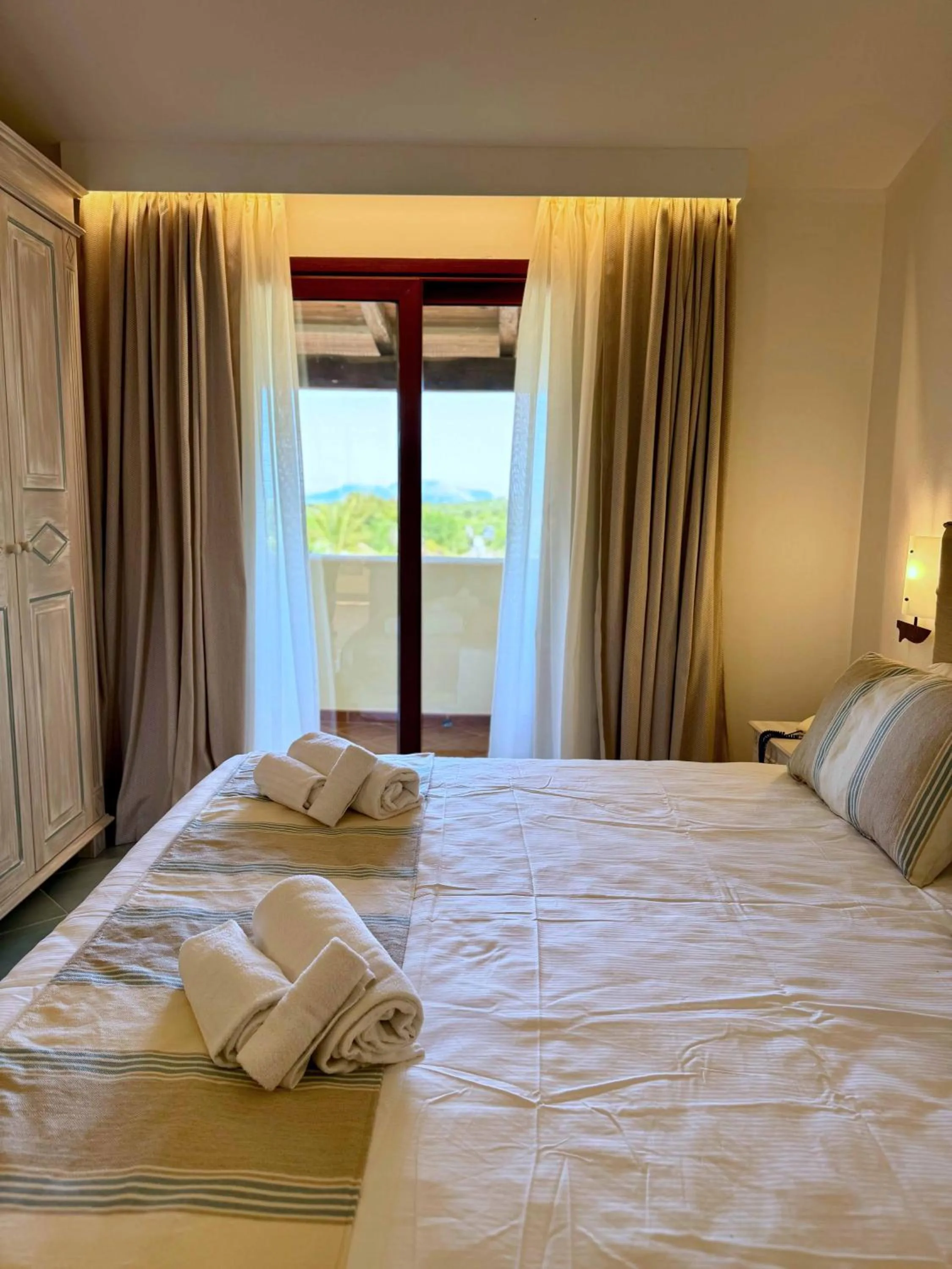 Bedroom, Bed in Hotel Sa Pedra