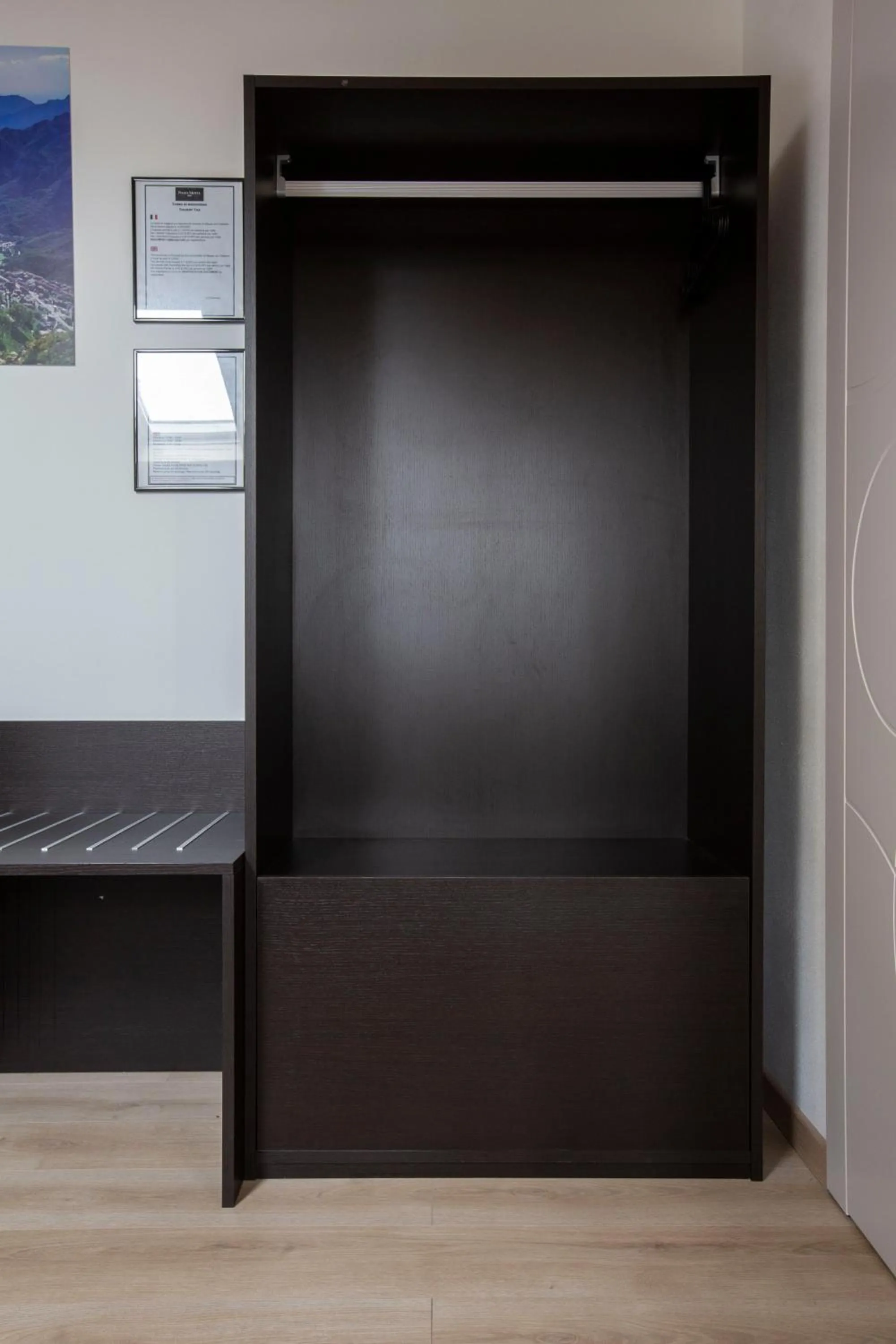 wardrobe in Il B&B di PIAZZA MOTTA