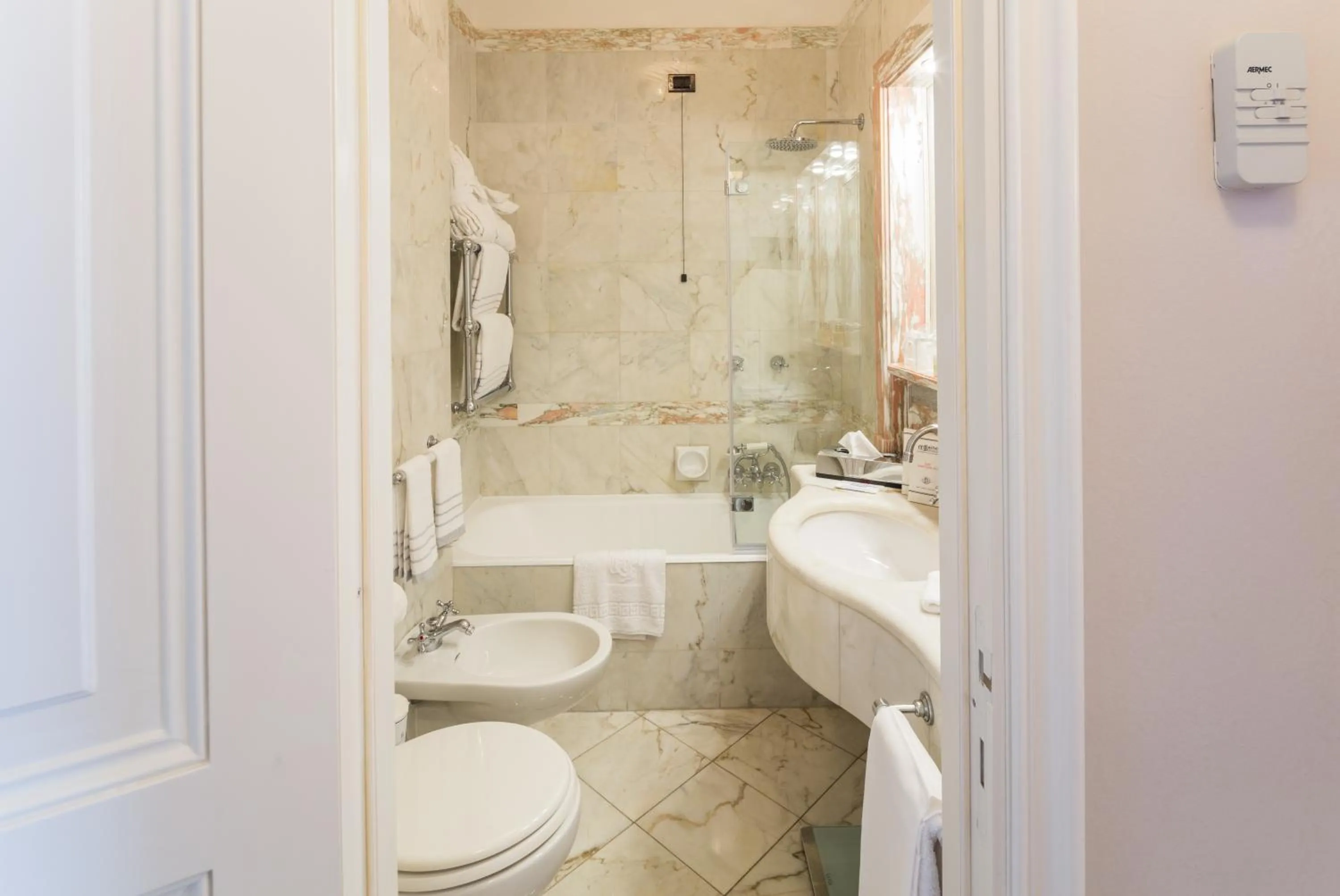 Bath in Imperiale Palace Hotel