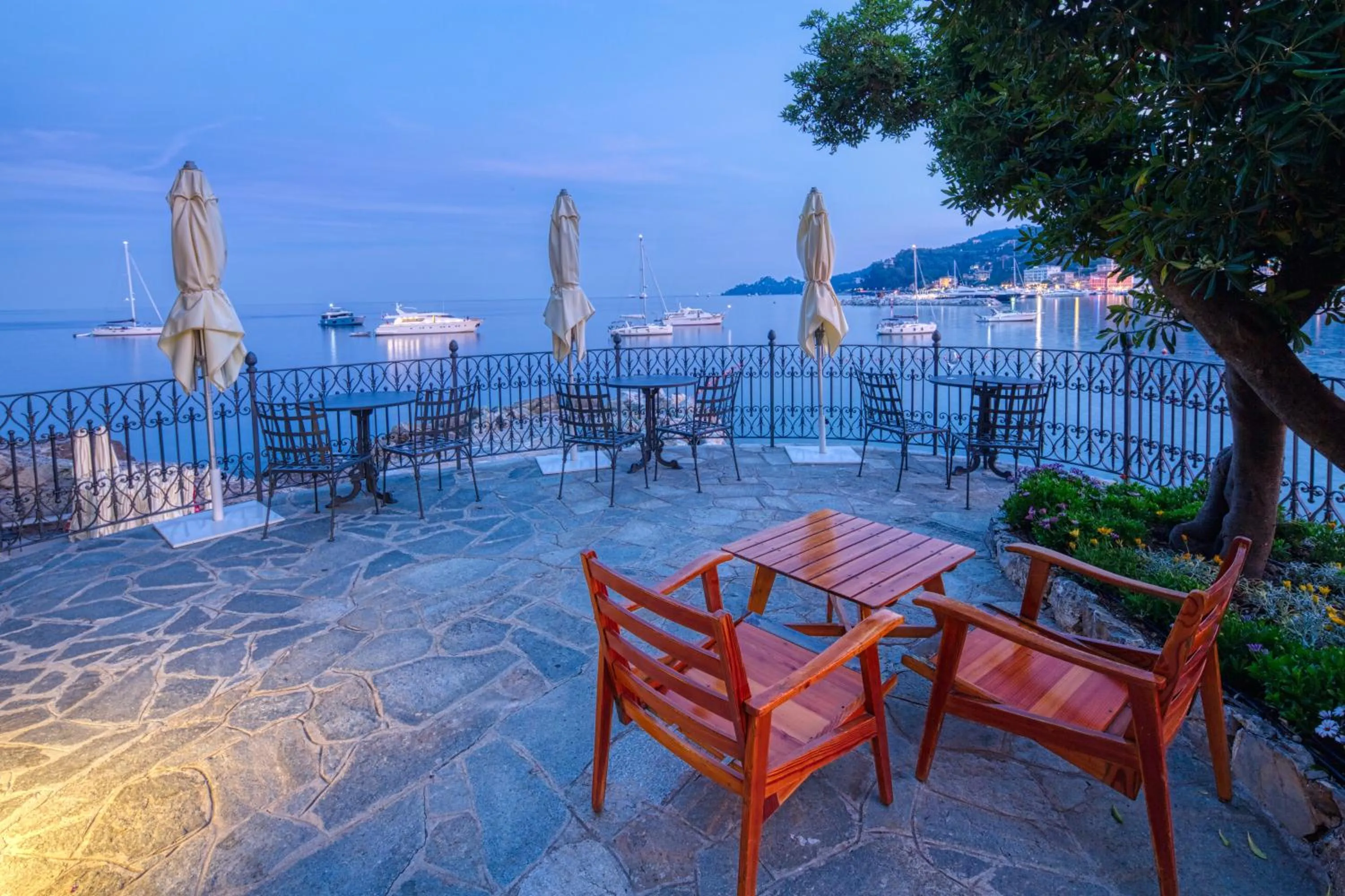 Restaurant/places to eat in Imperiale Palace Hotel