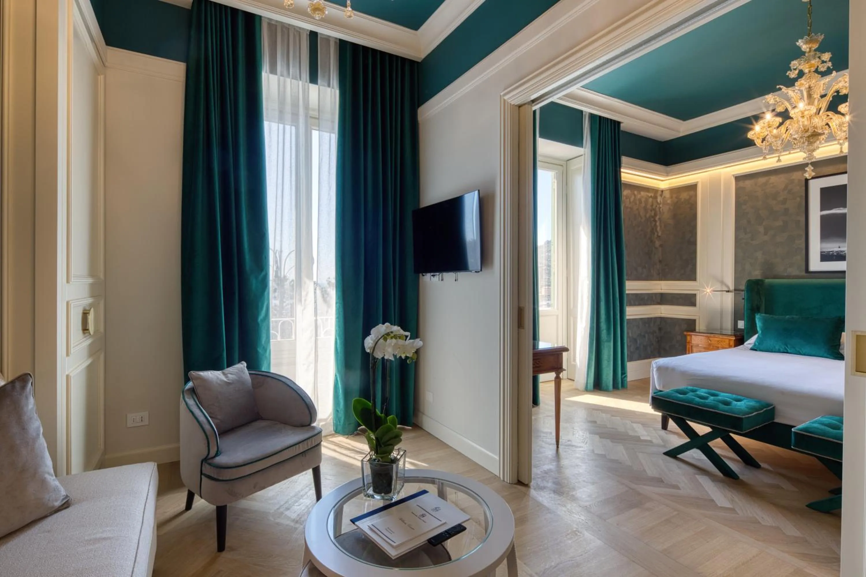 Living room, Bed in Imperiale Palace Hotel