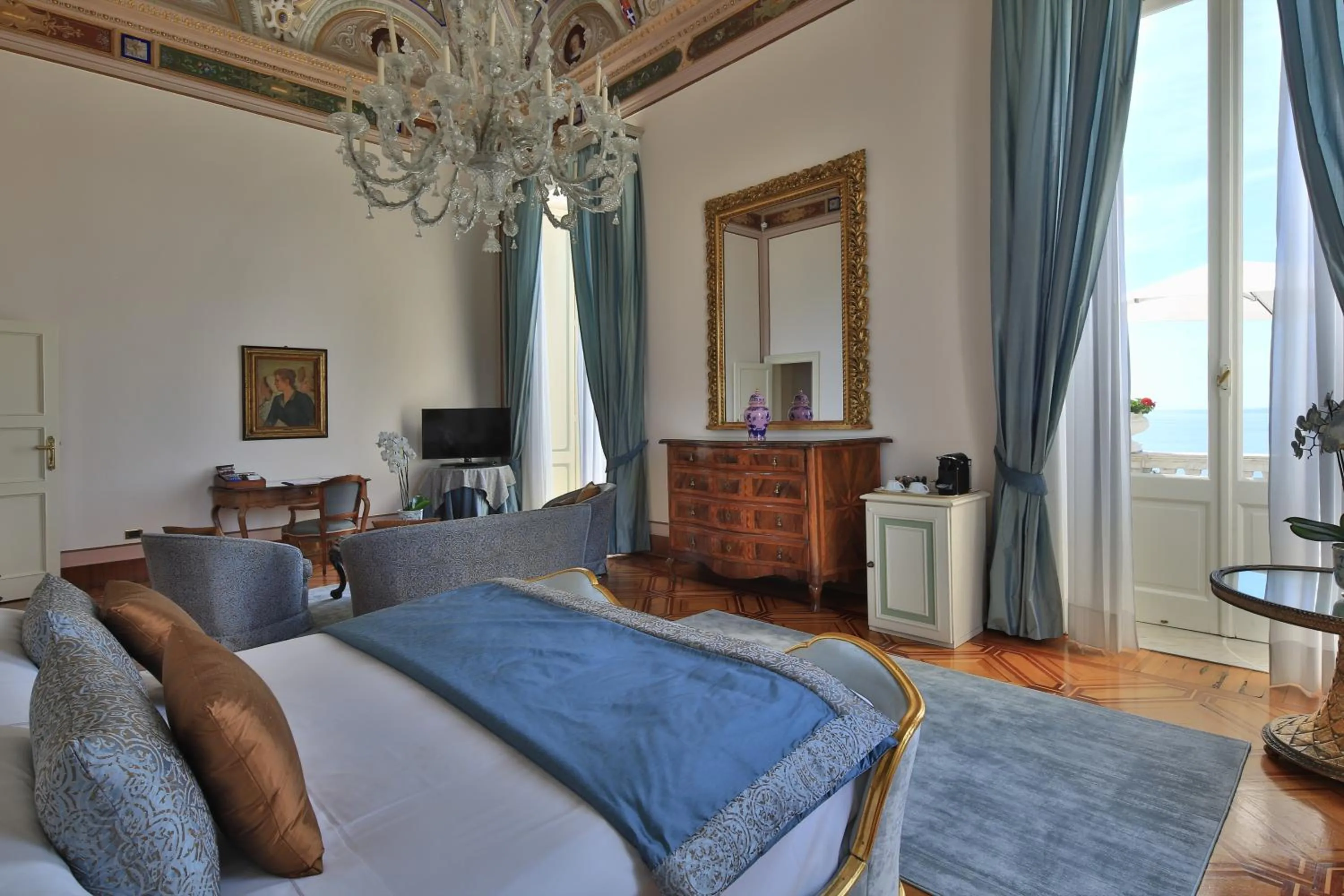 Bed in Imperiale Palace Hotel