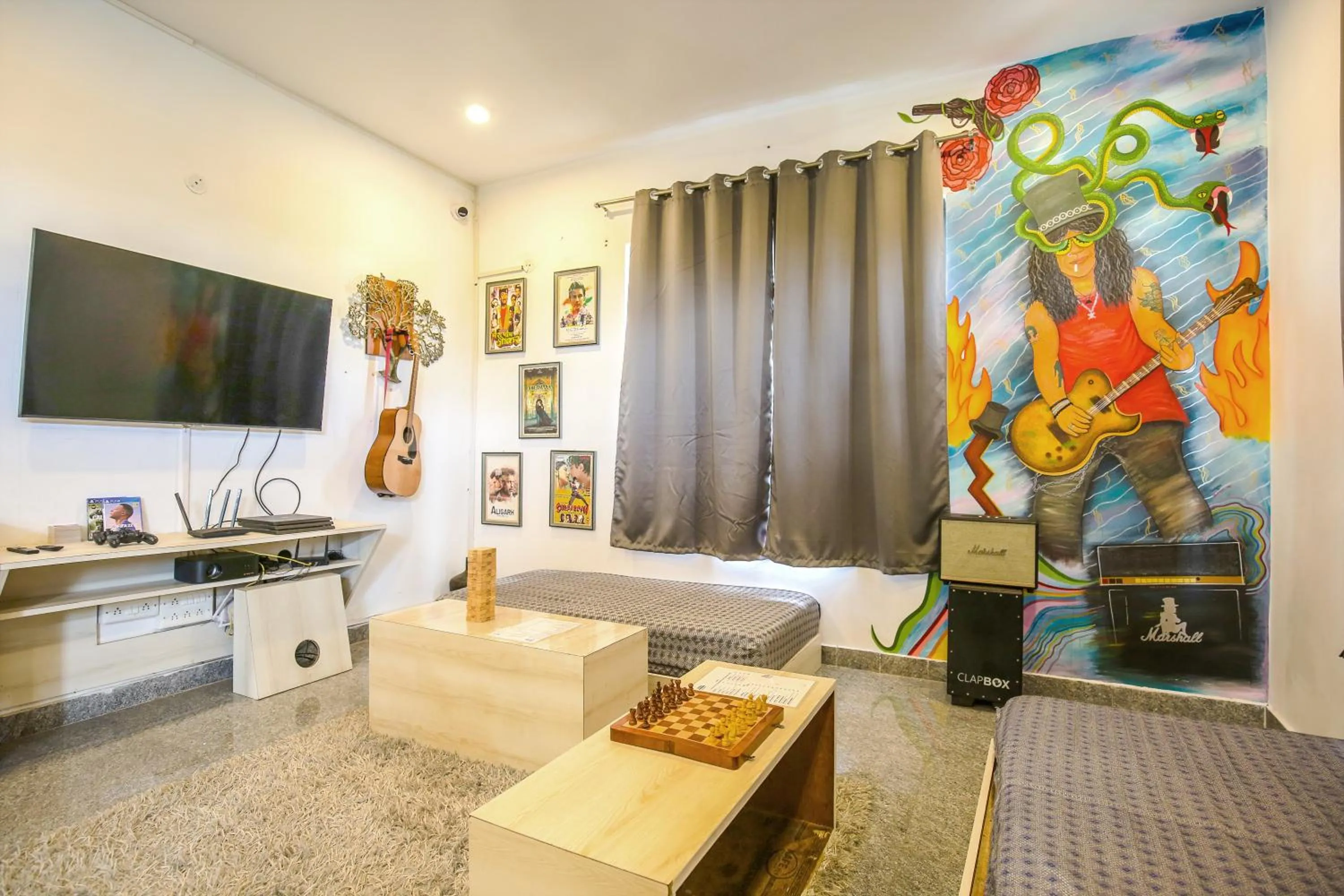 Communal lounge/ TV room in The Bunksters Bir