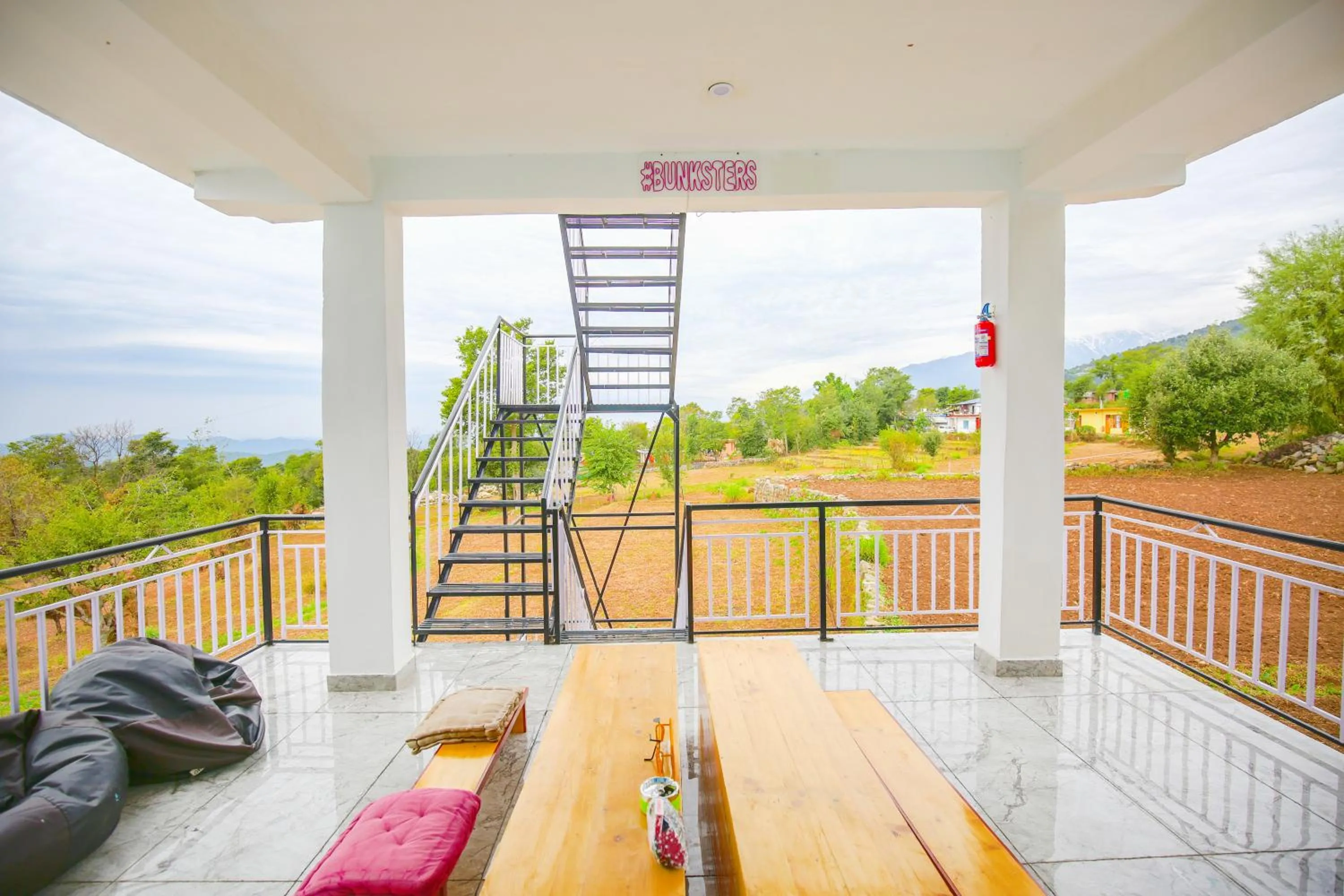 Restaurant/places to eat in The Bunksters Bir