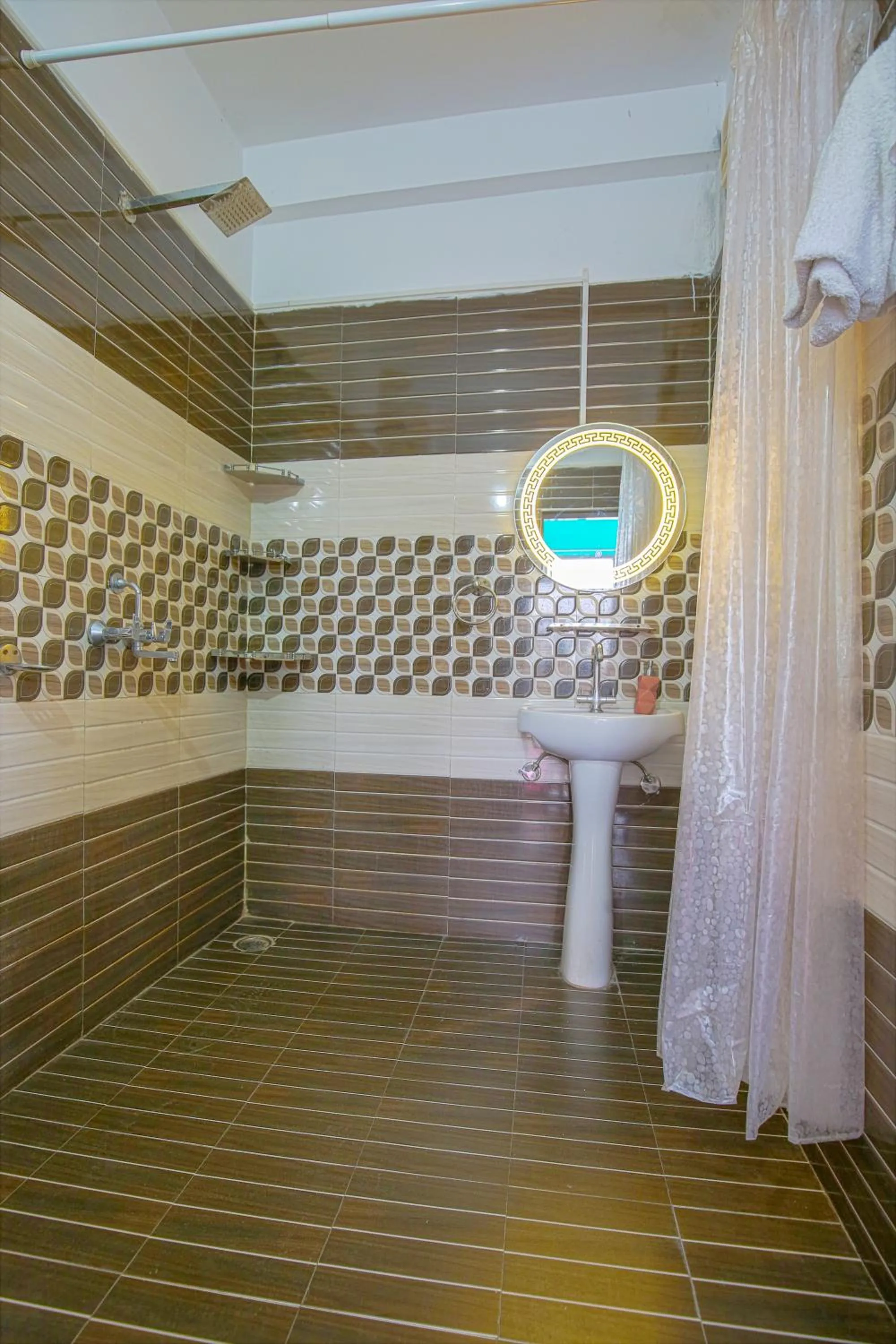 Shower in The Bunksters Bir