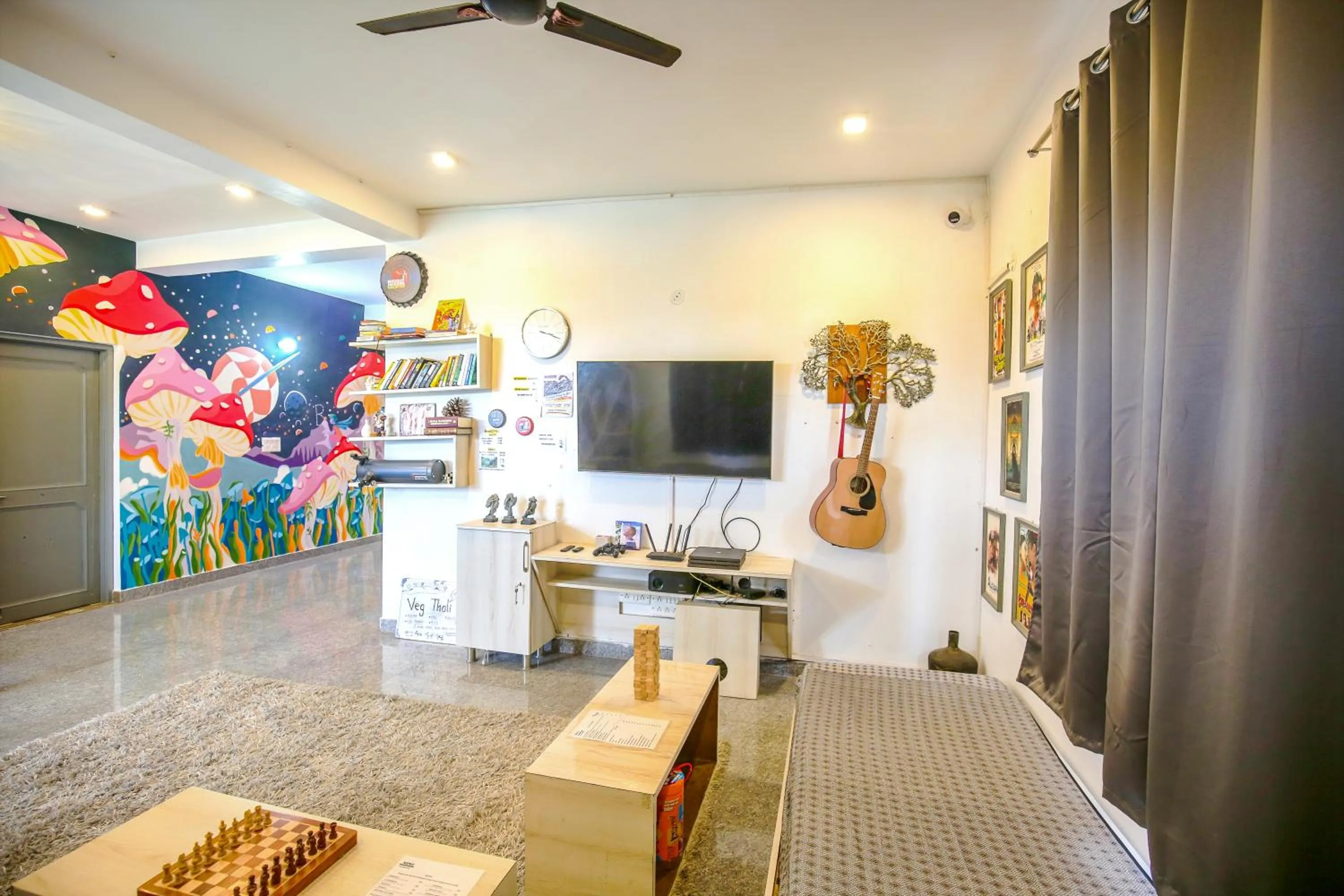 Communal lounge/ TV room in The Bunksters Bir