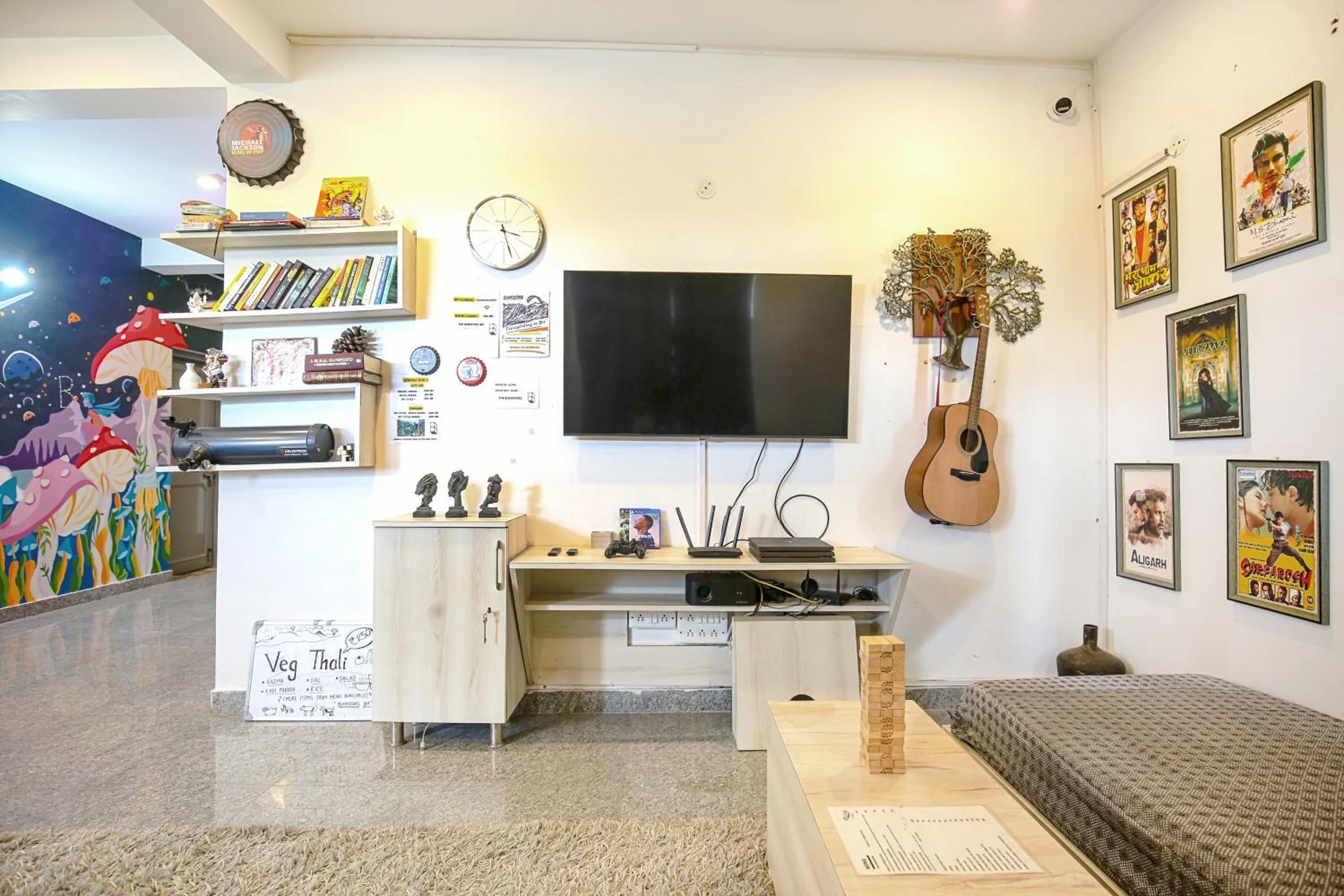 Communal lounge/ TV room in The Bunksters Bir