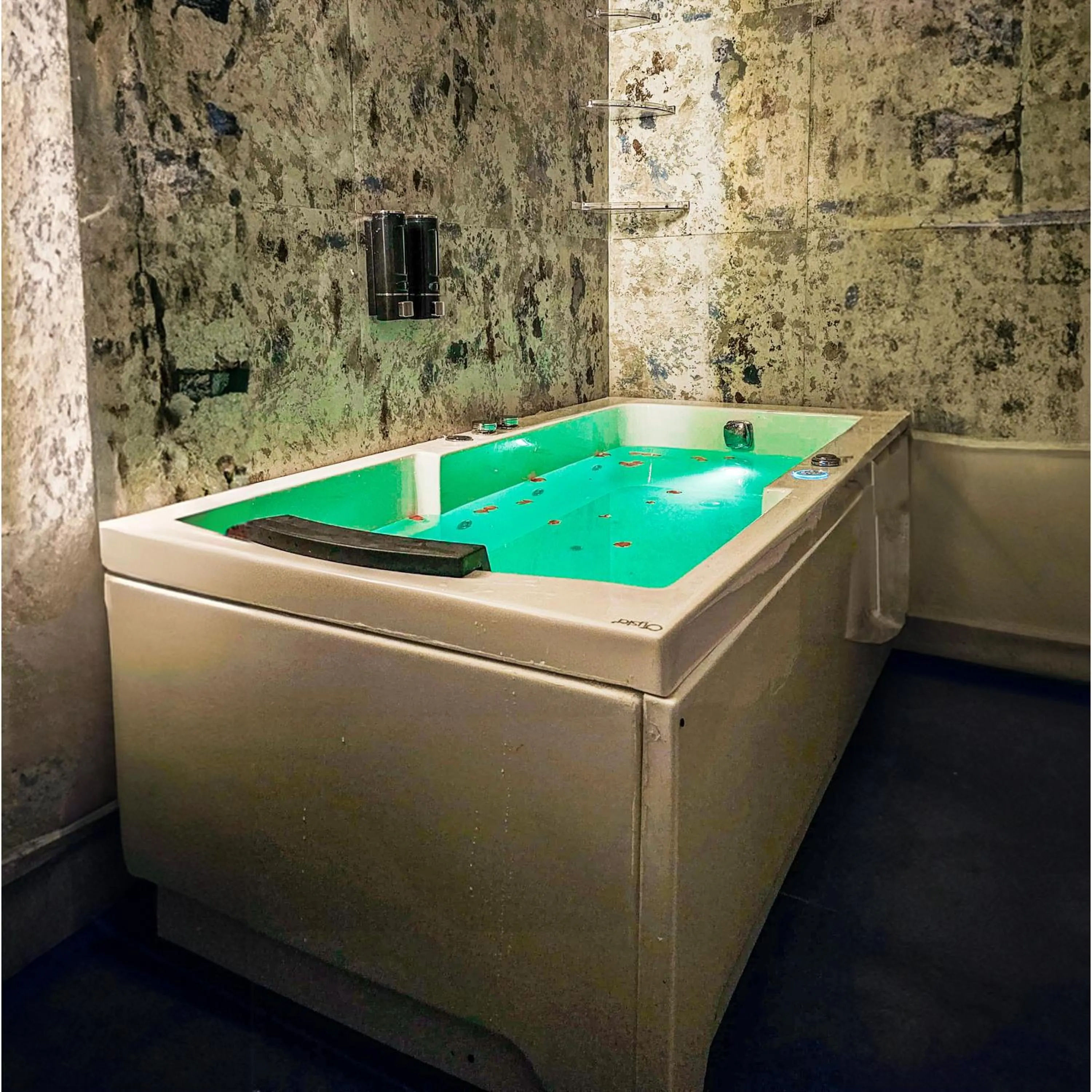 Hot Tub in The Bunksters Bir