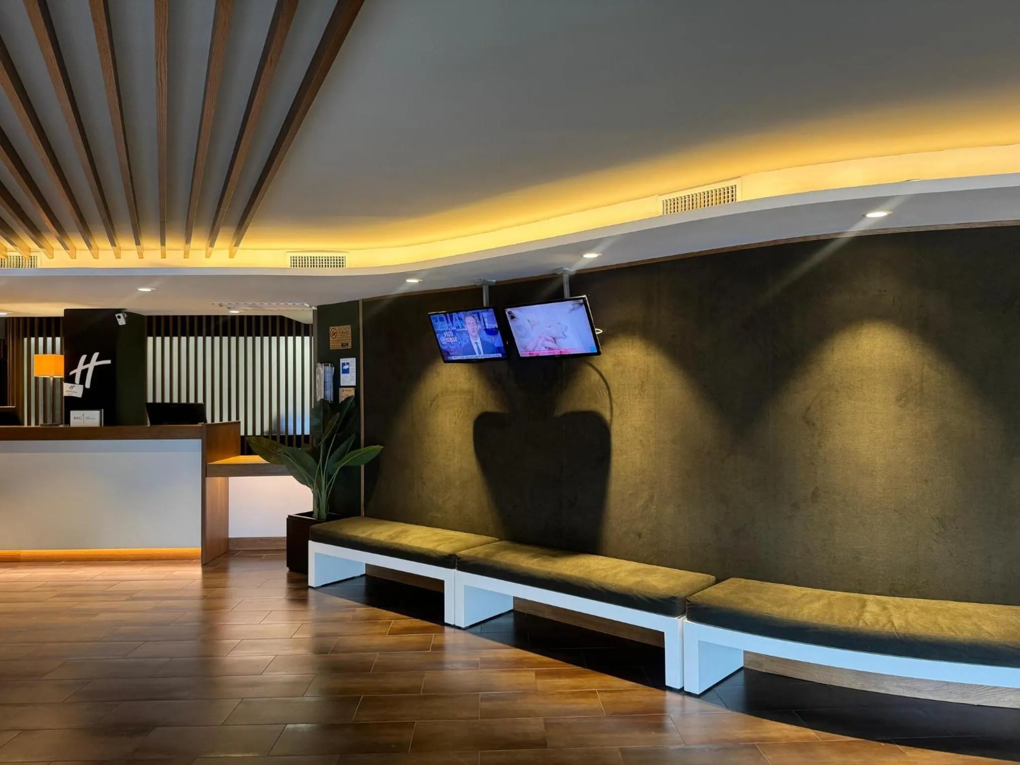 Property building in Holiday Inn Naples by IHG