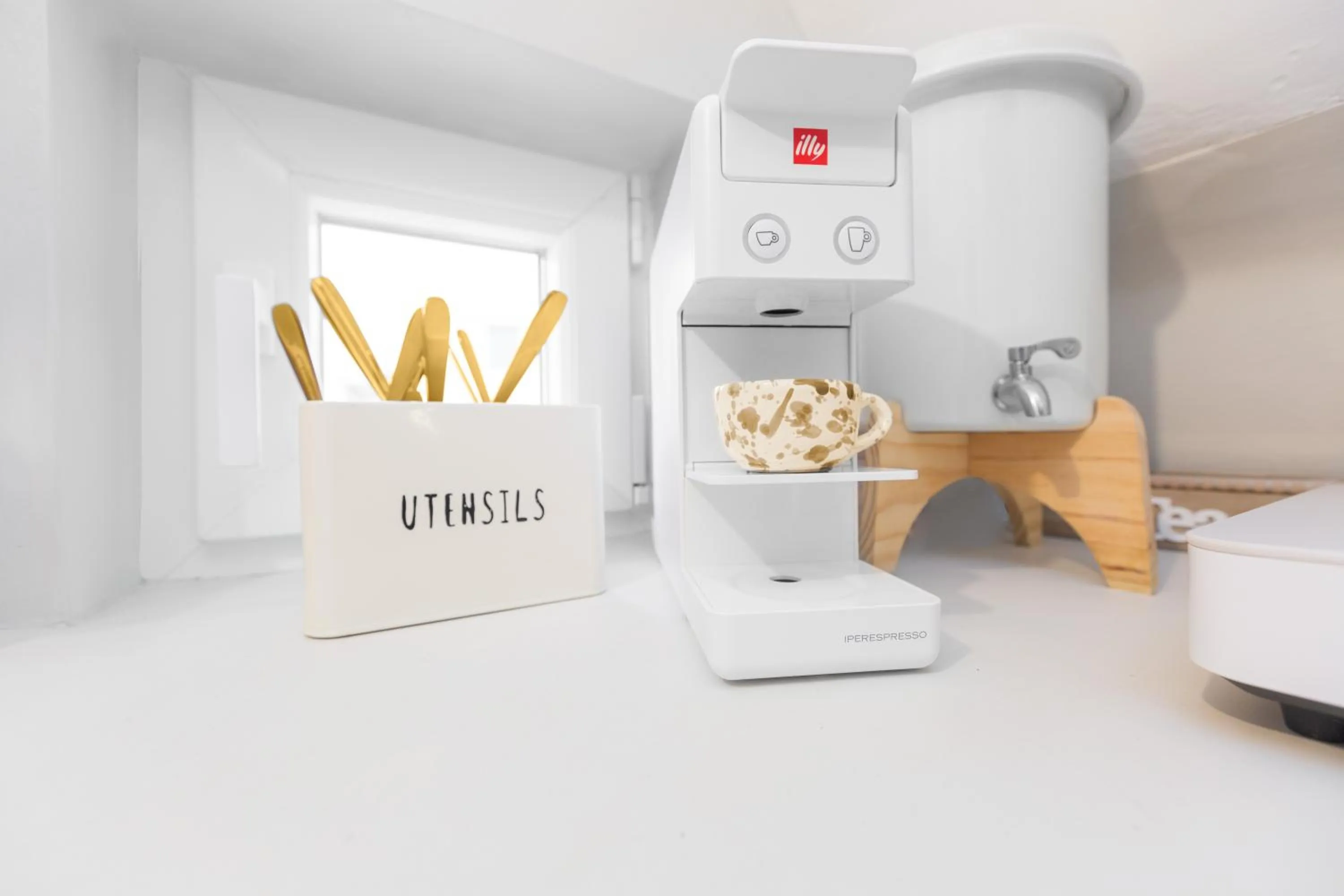 Coffee/tea facilities in BELLE HOME OSTUNI vasca vista mare