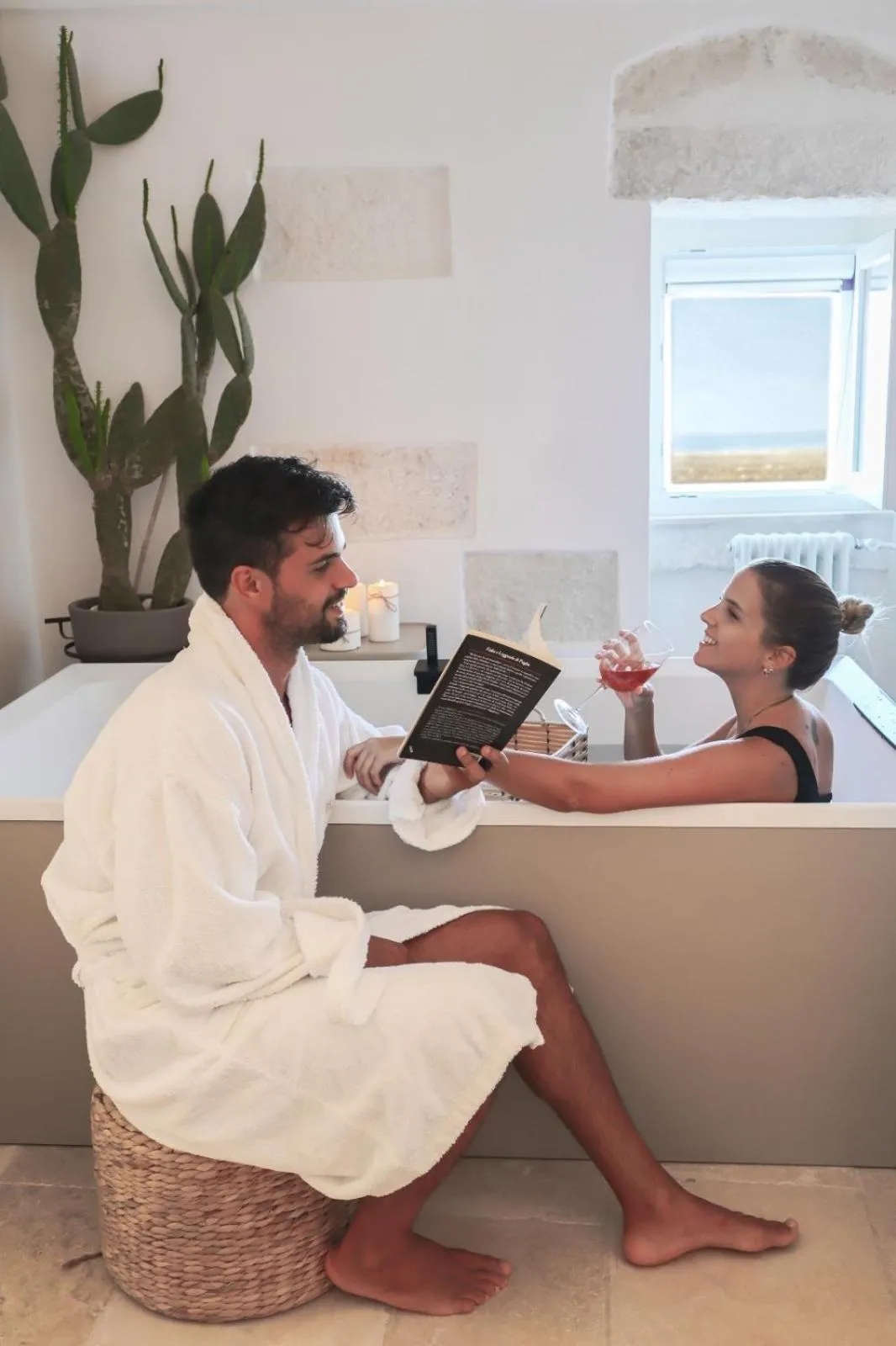 Guests in BELLE HOME OSTUNI vasca vista mare