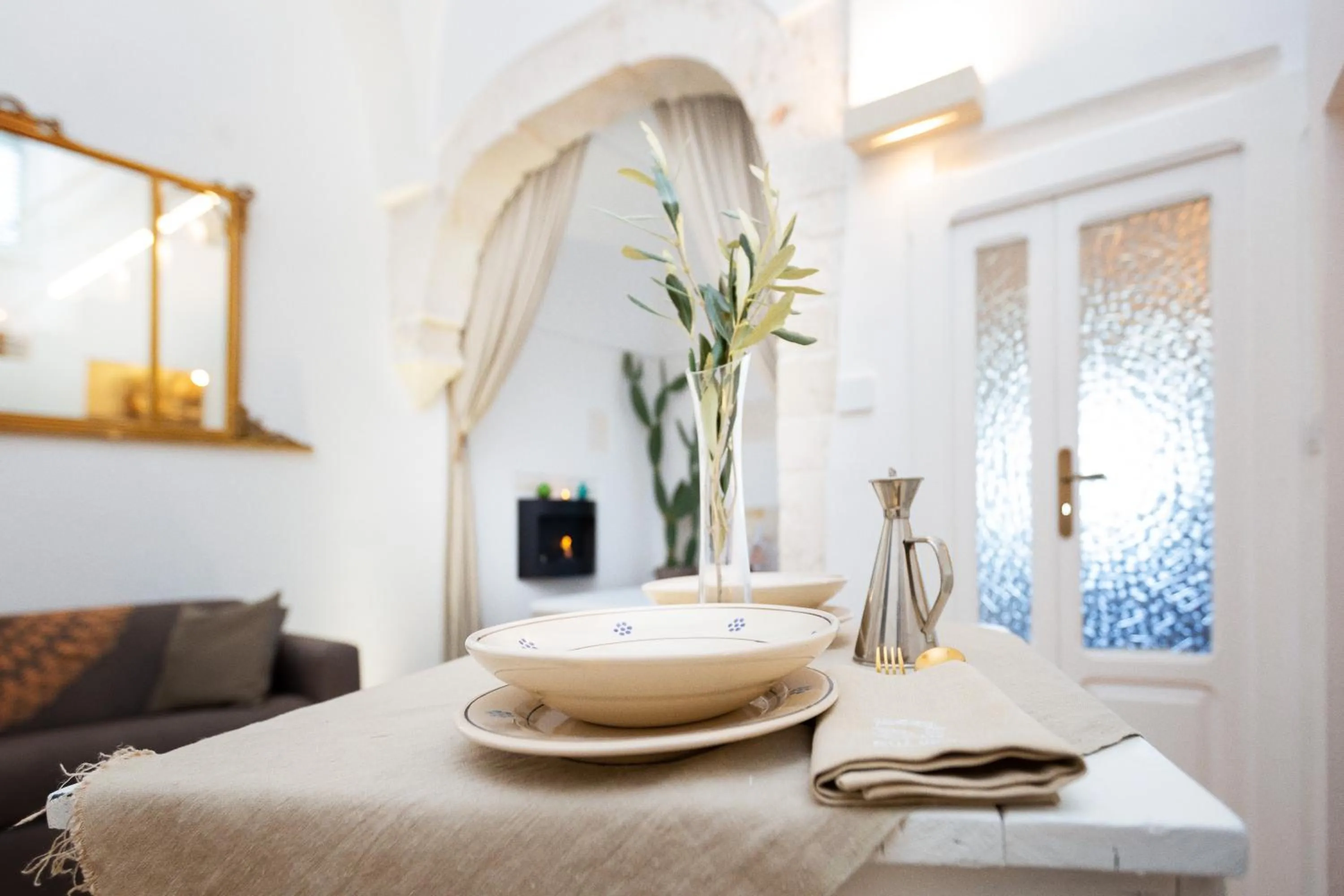 Living room in BELLE HOME OSTUNI vasca vista mare