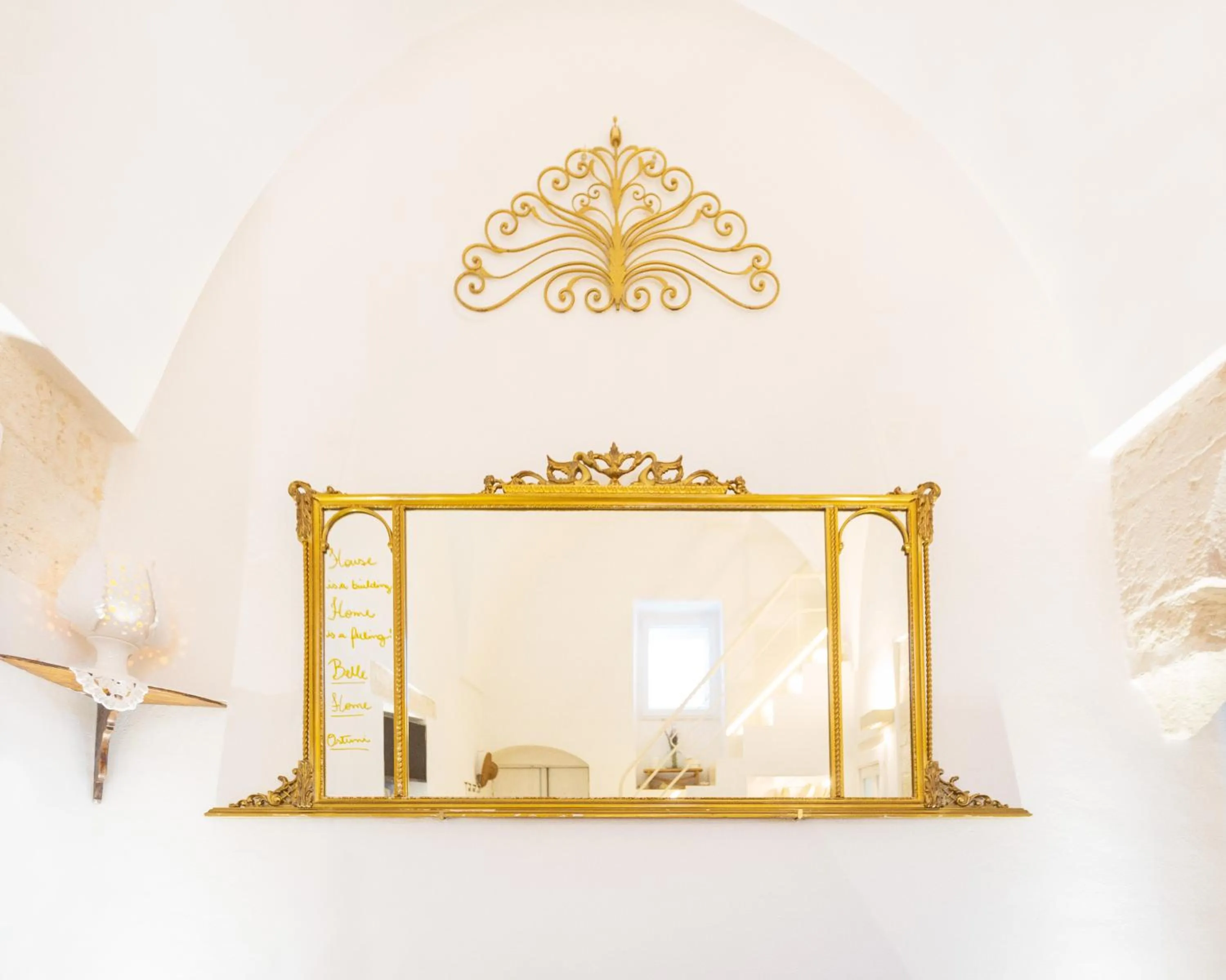 Living room in BELLE HOME OSTUNI vasca vista mare