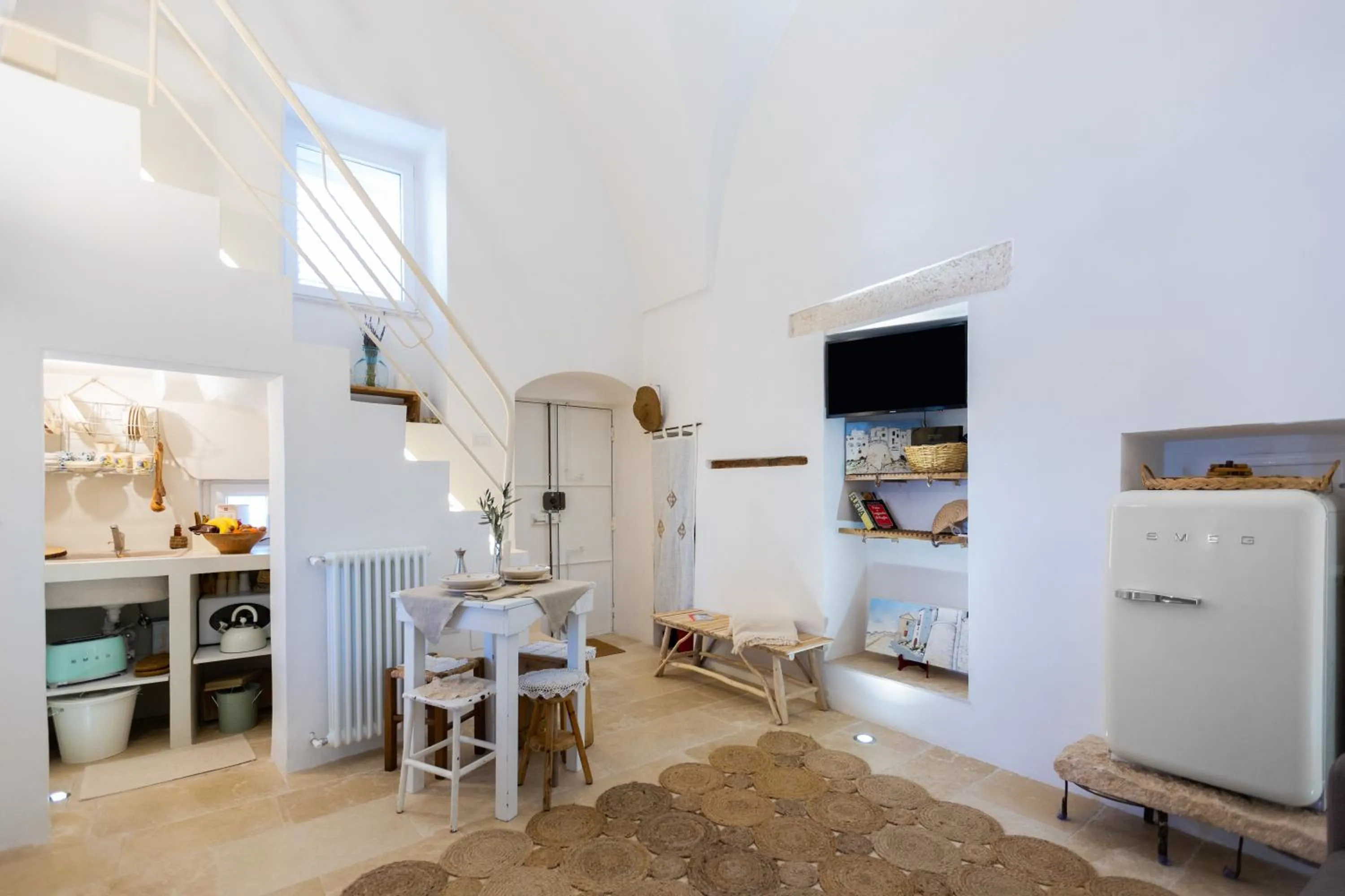 TV and multimedia in BELLE HOME OSTUNI vasca vista mare