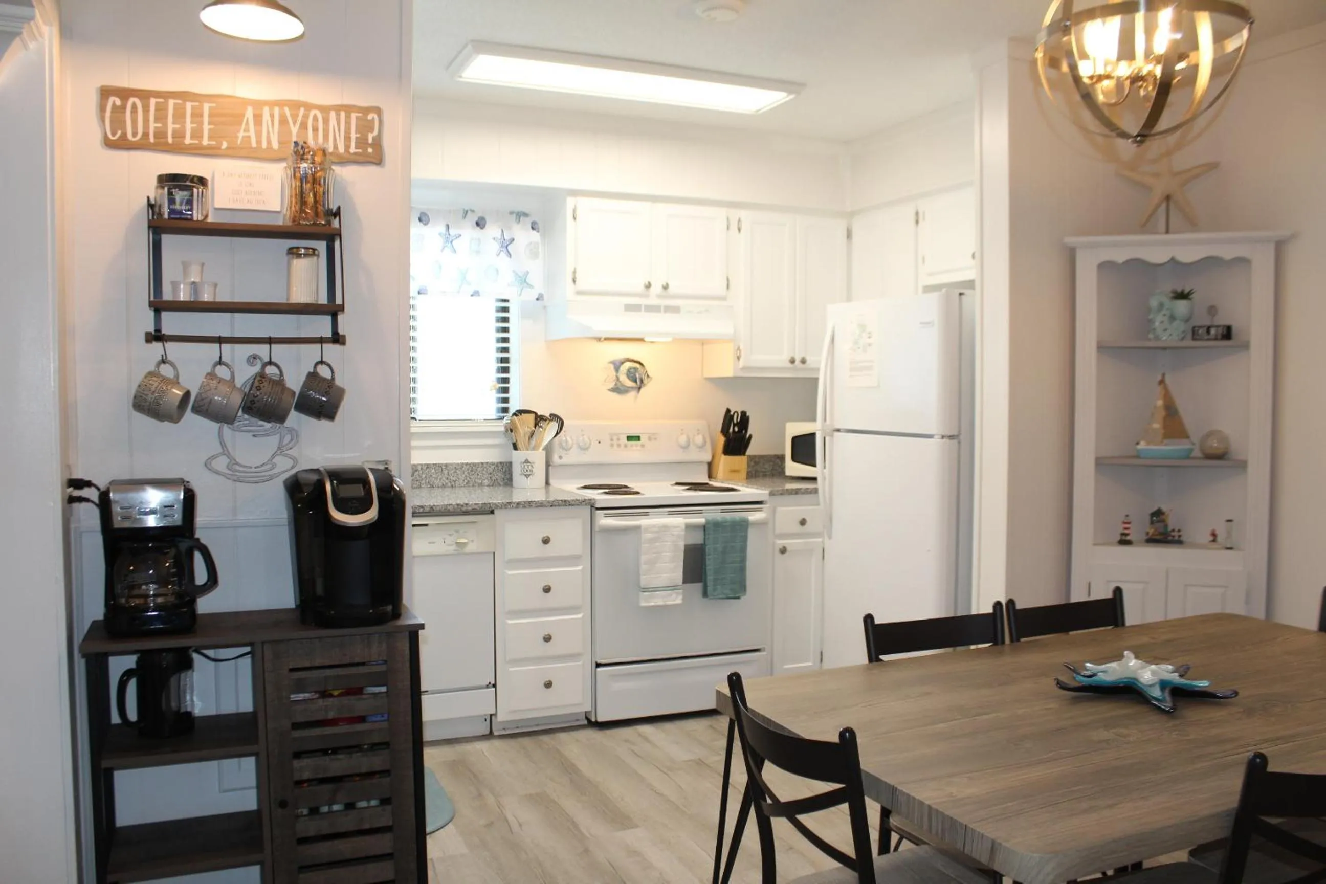 Coffee/tea facilities in Gorgeous 2 Bedroom Condo