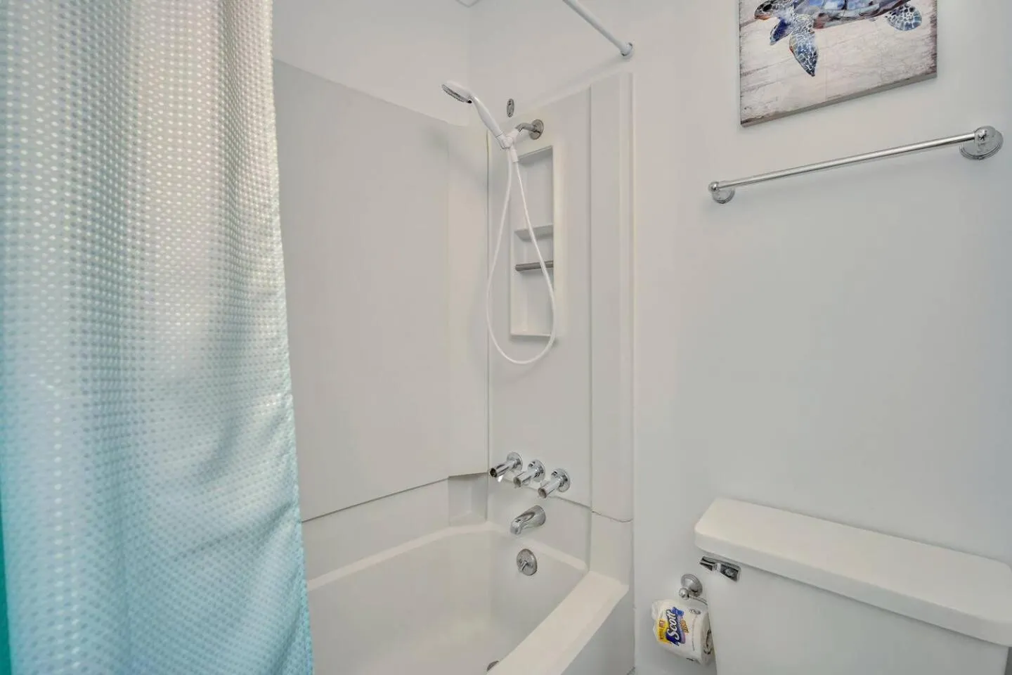 Gorgeous 2 Bedroom Condo