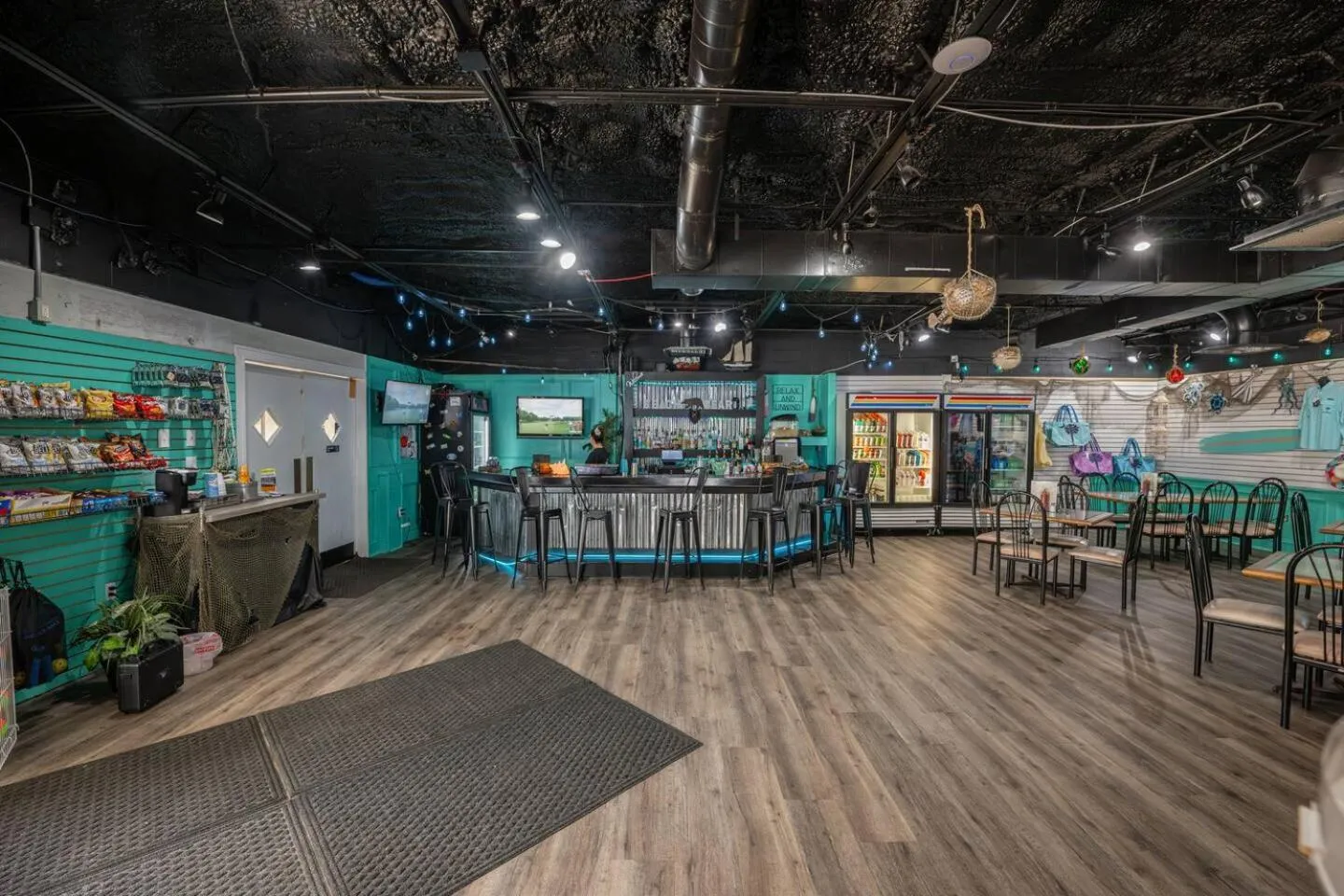 Gorgeous 2 Bedroom Condo