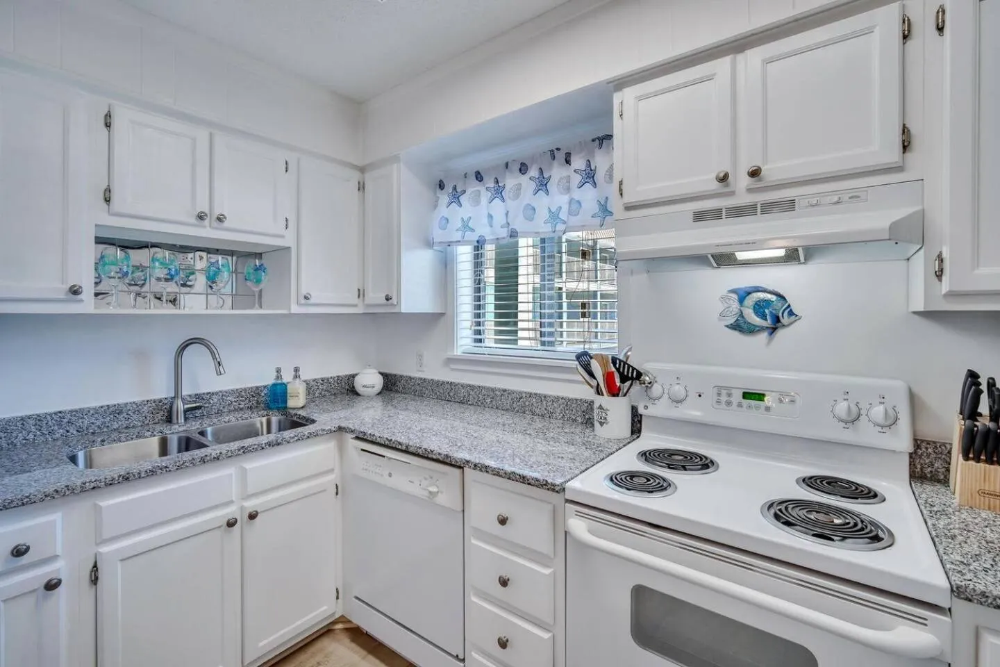 Gorgeous 2 Bedroom Condo
