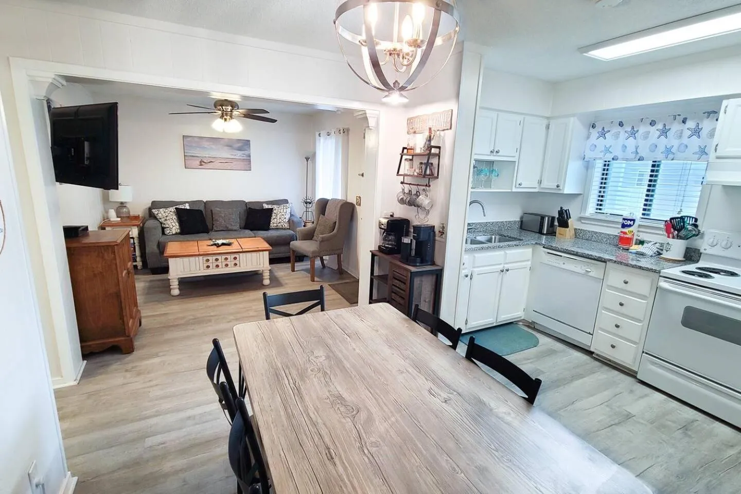 Gorgeous 2 Bedroom Condo