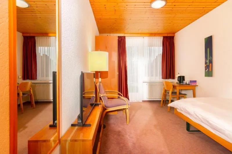 Communal lounge/ TV room in Hotel Swiss Views