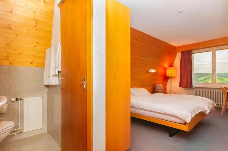 Bed in Hotel Swiss Views