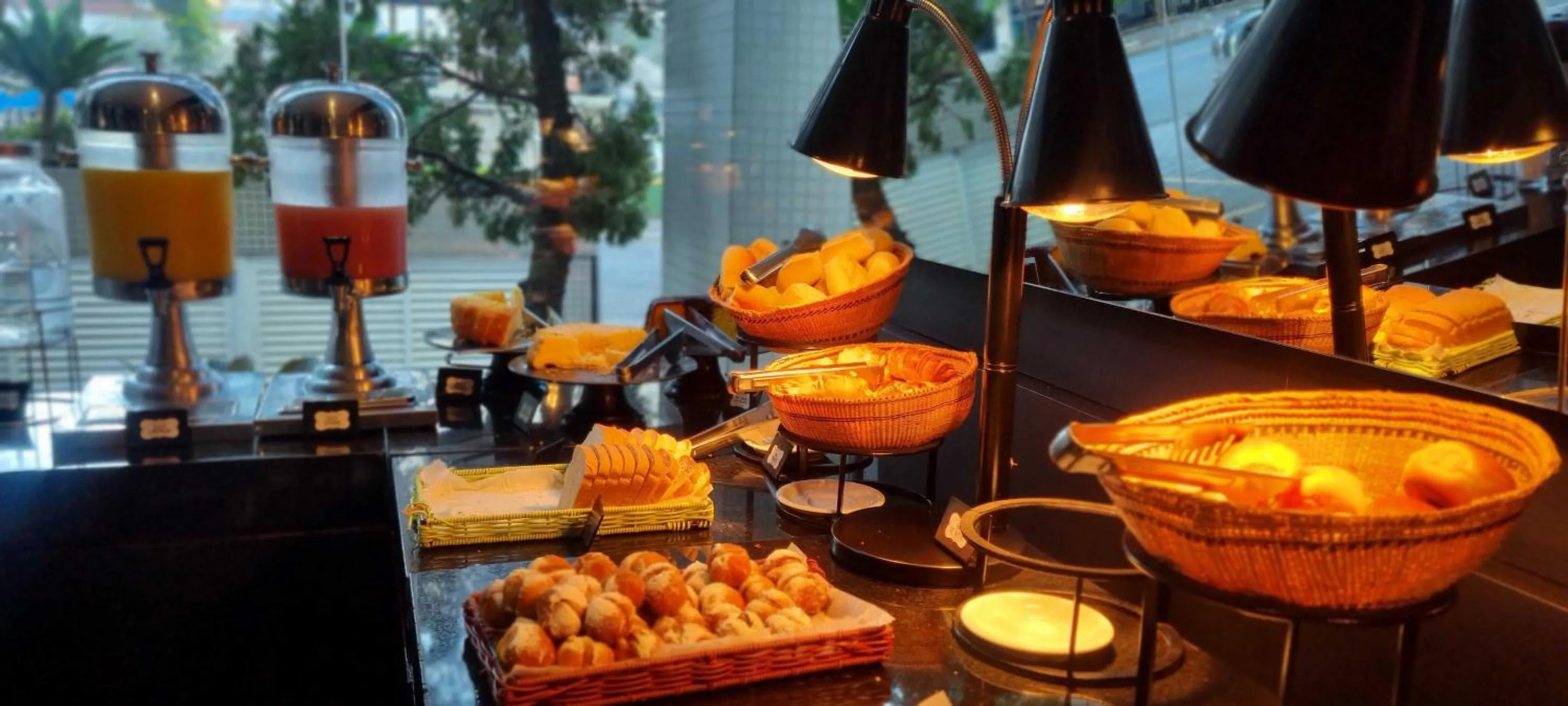 Breakfast in Paraíso Suítes by Charlie