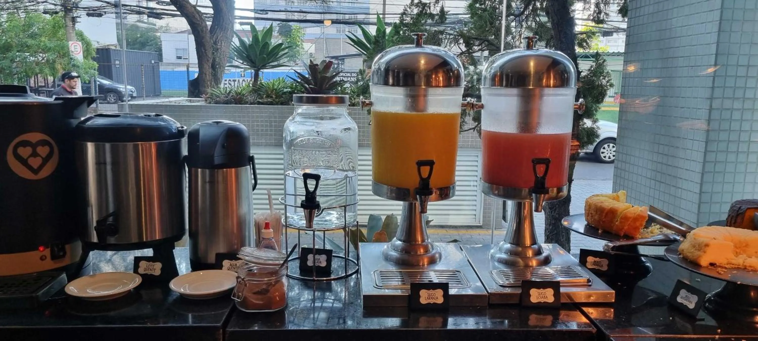 Breakfast in Paraíso Suítes by Charlie