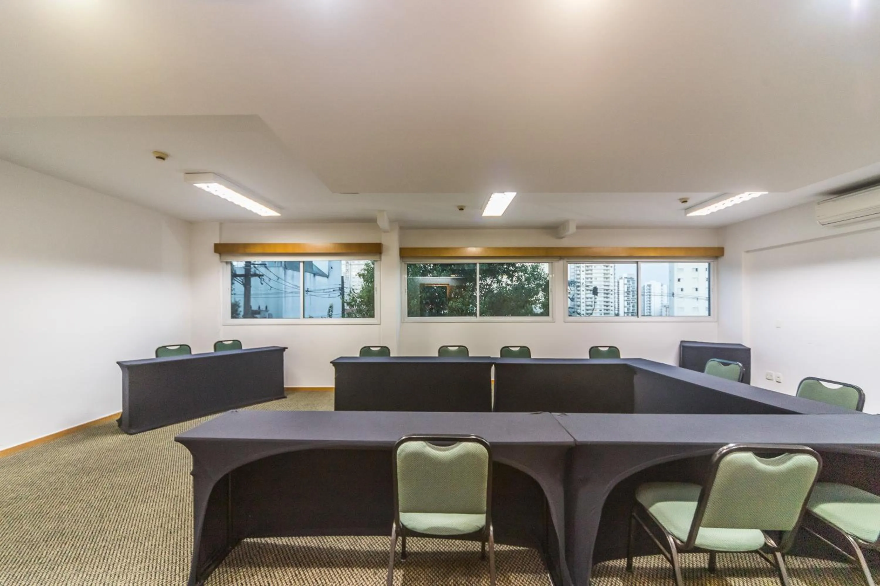 Day in Paraíso Suítes by Charlie