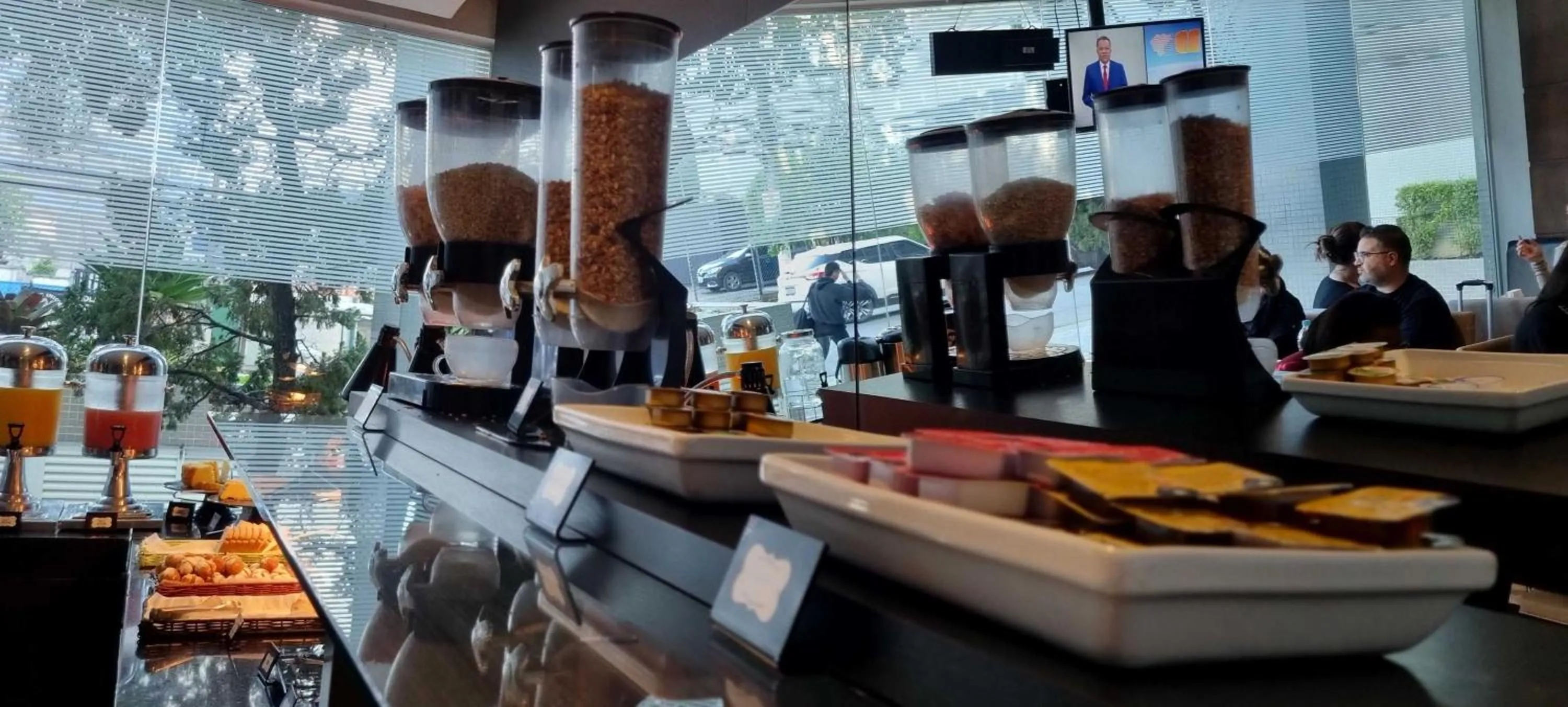 Breakfast in Paraíso Suítes by Charlie