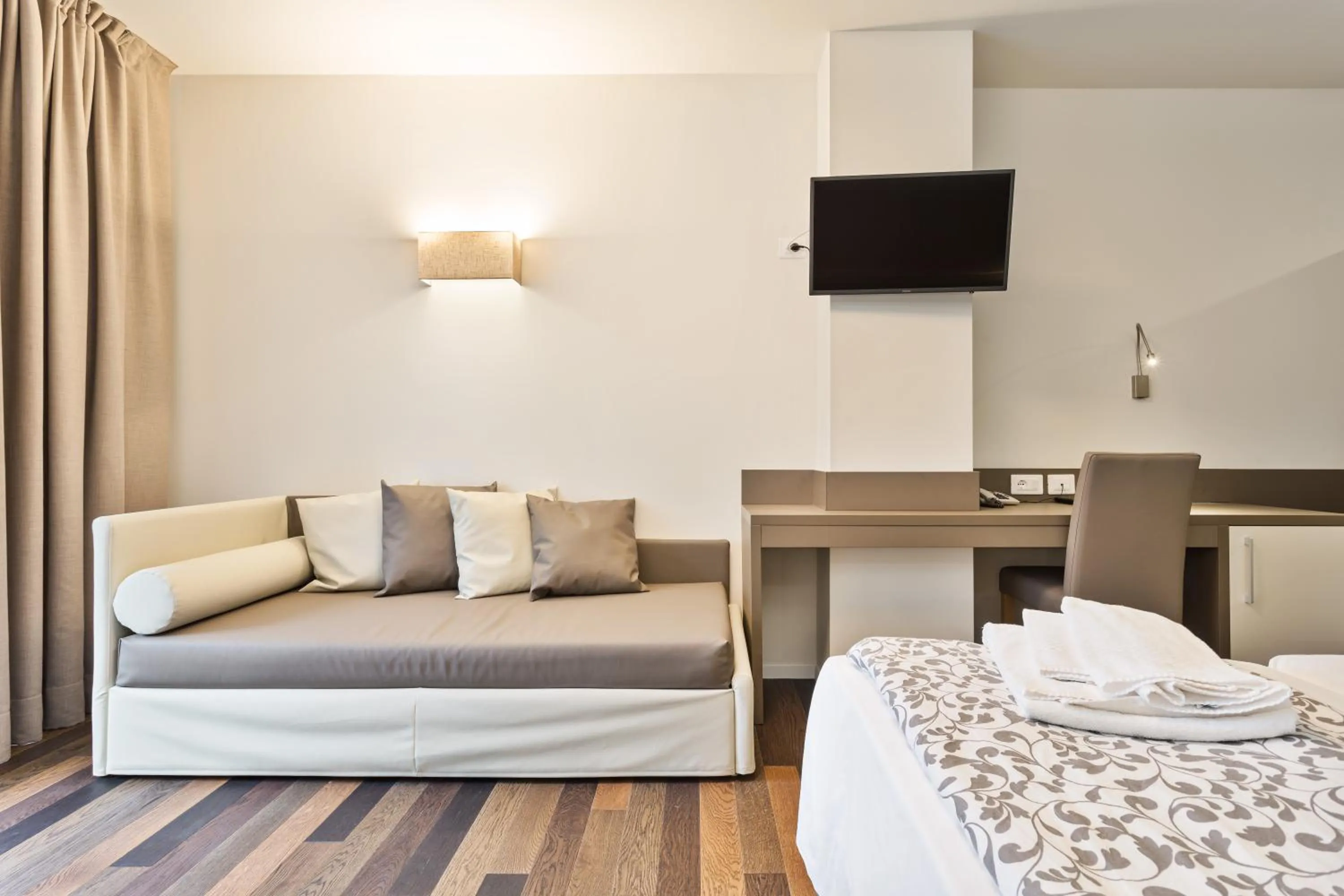 Bed in Hotel Gardesana