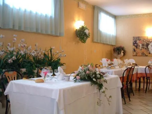 Restaurant/places to eat in Airone Hotel