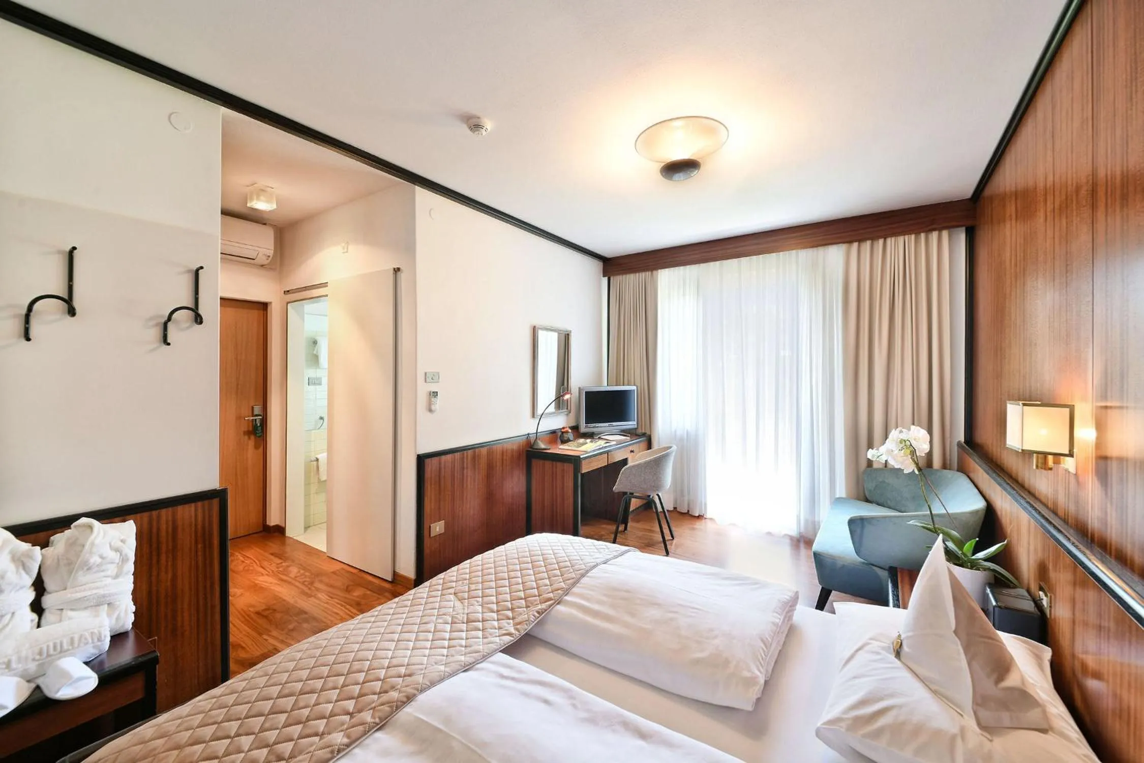 Photo of the whole room, Bed in Hotel Juliane