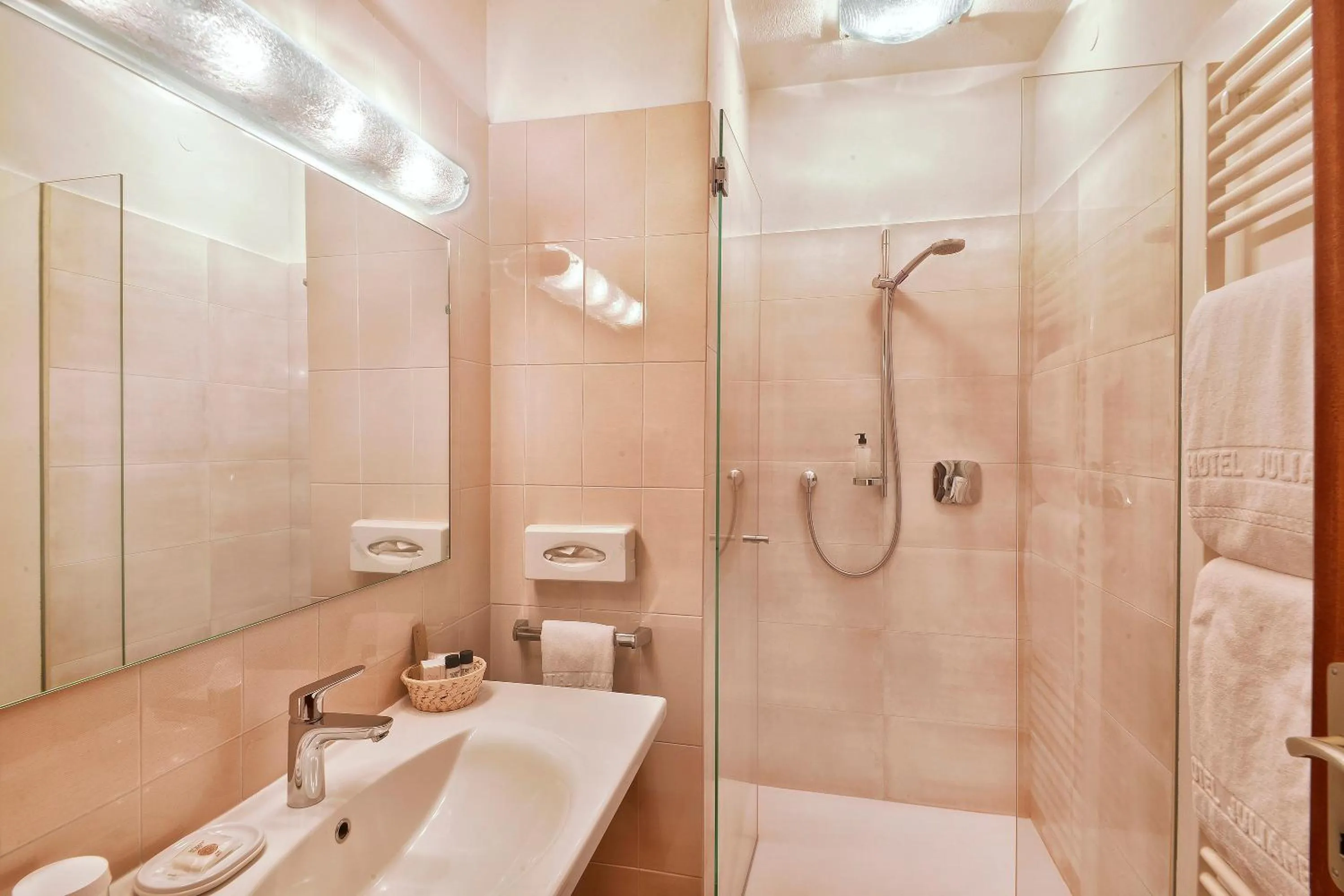 Shower in Hotel Juliane