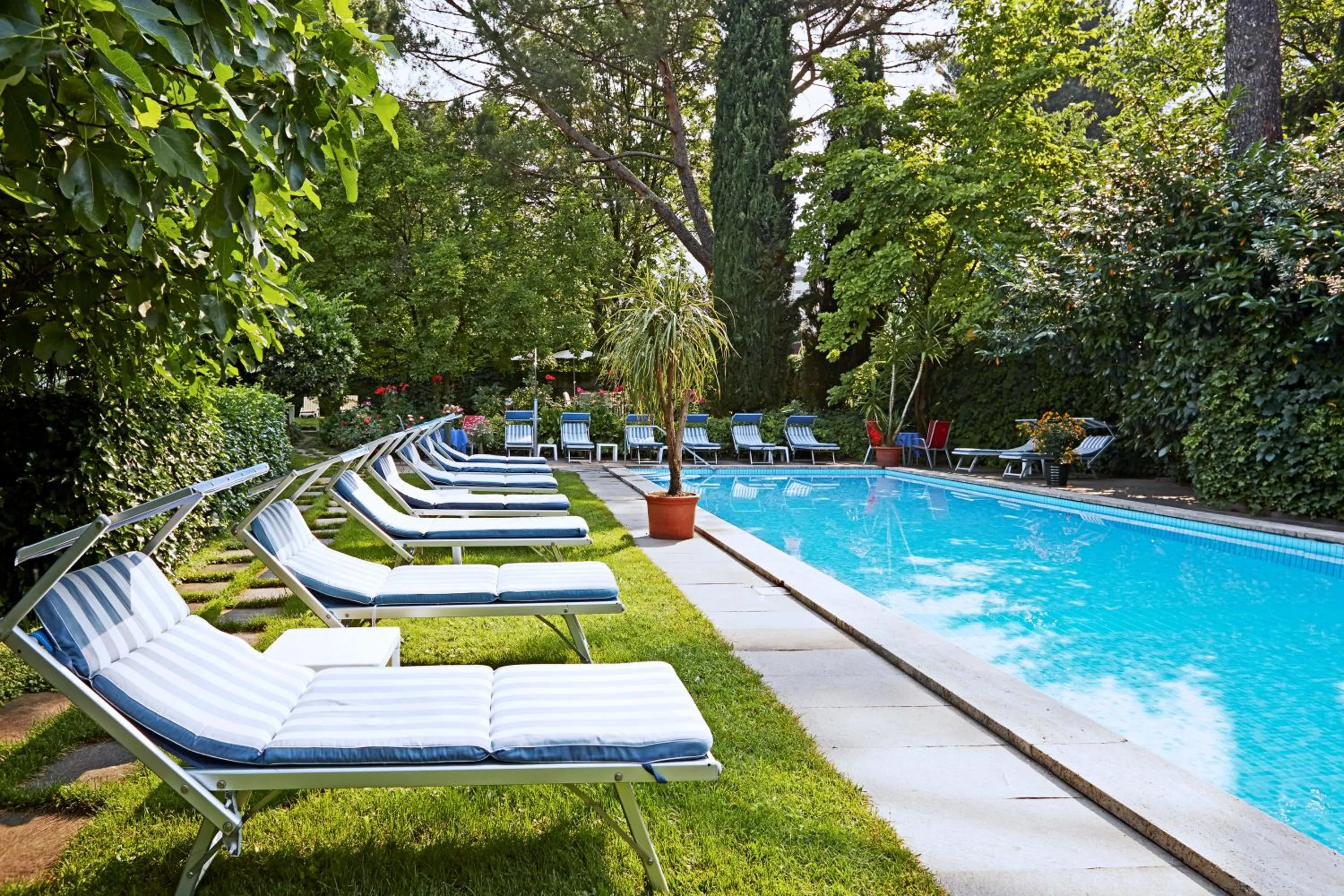 Swimming pool in Hotel Juliane