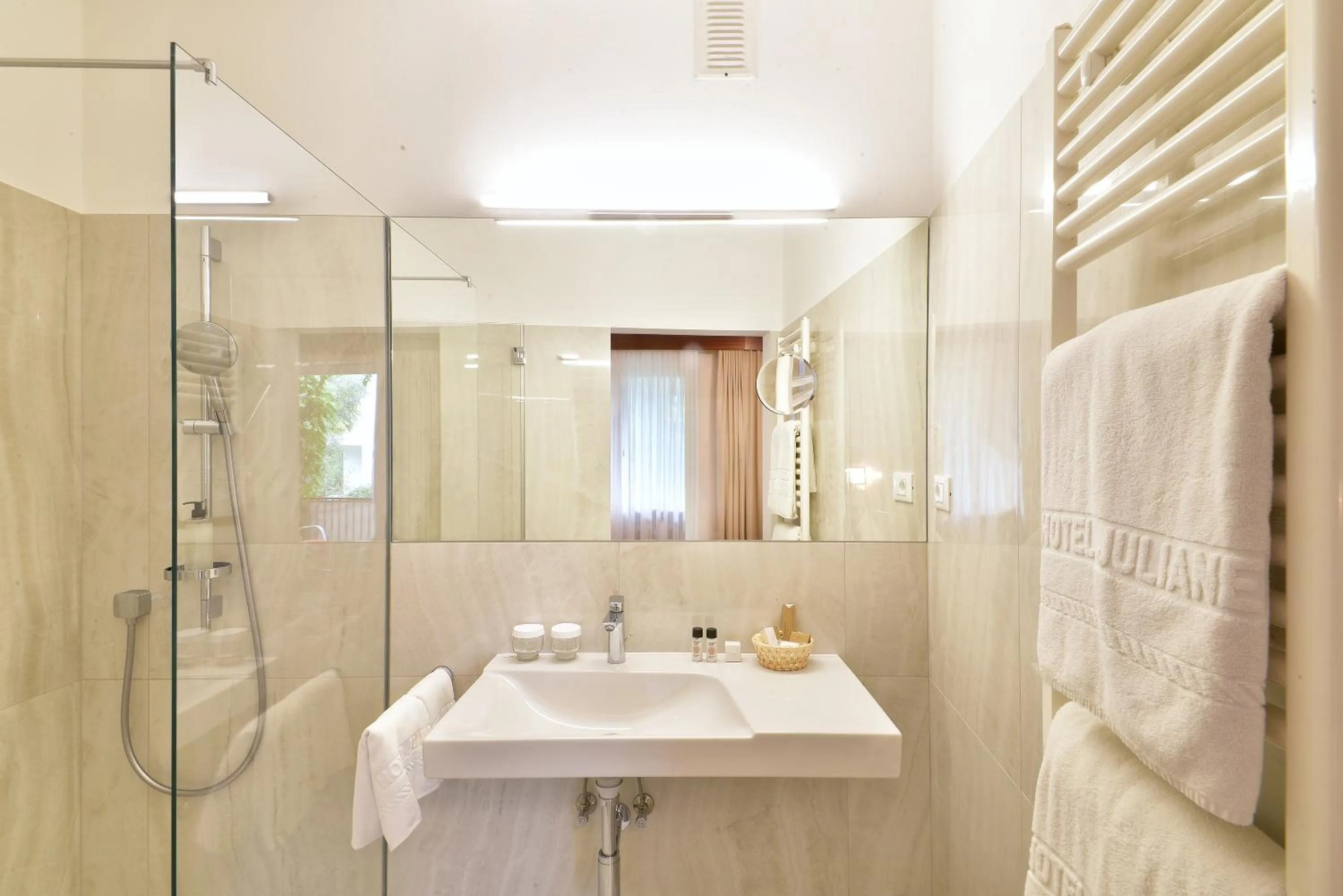 Shower in Hotel Juliane