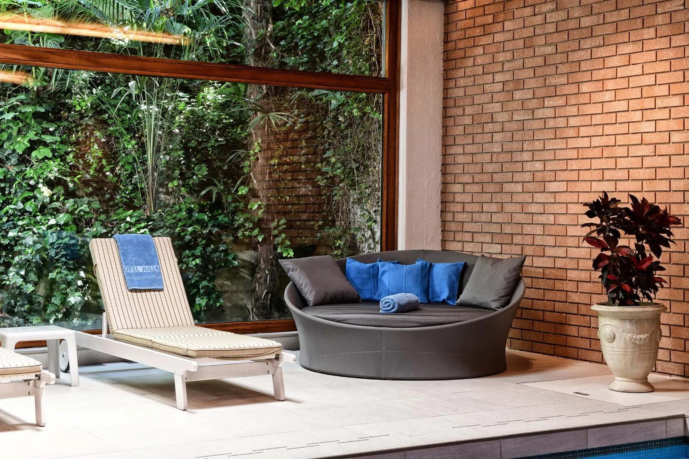 Swimming pool in Hotel Juliane