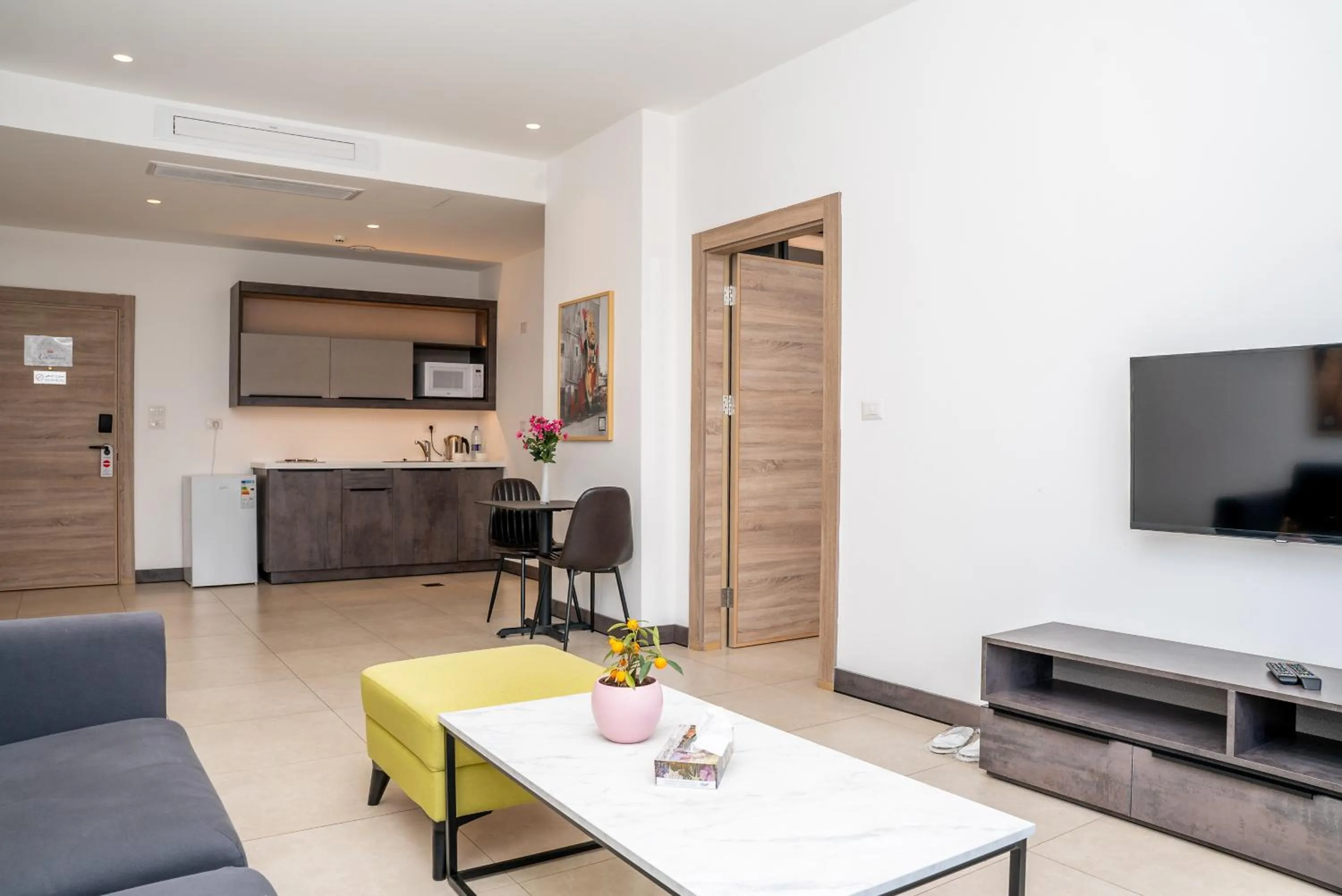 Kitchen or kitchenette in Liv Weibdeh Hotel Suites