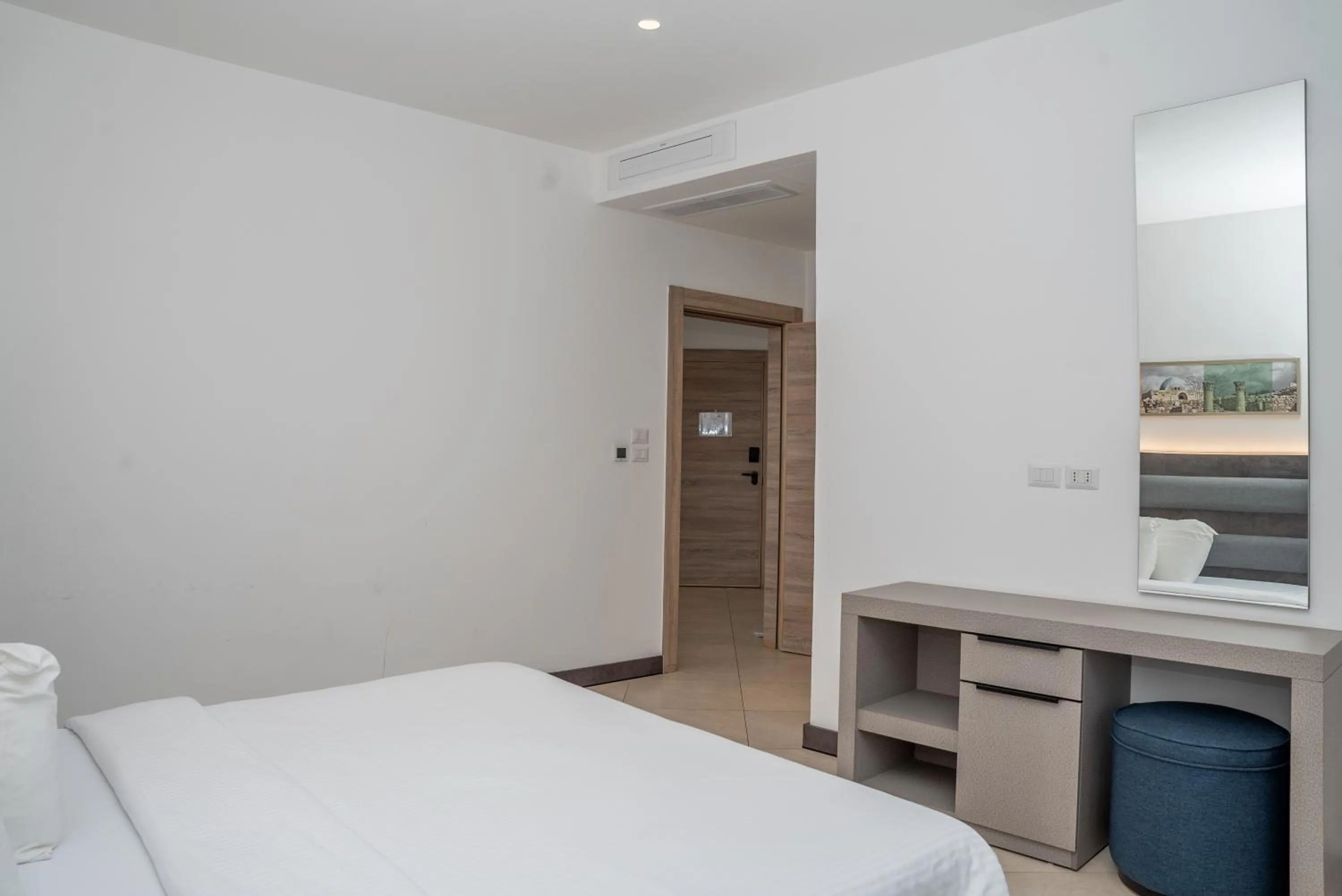 Bed in Liv Weibdeh Hotel Suites