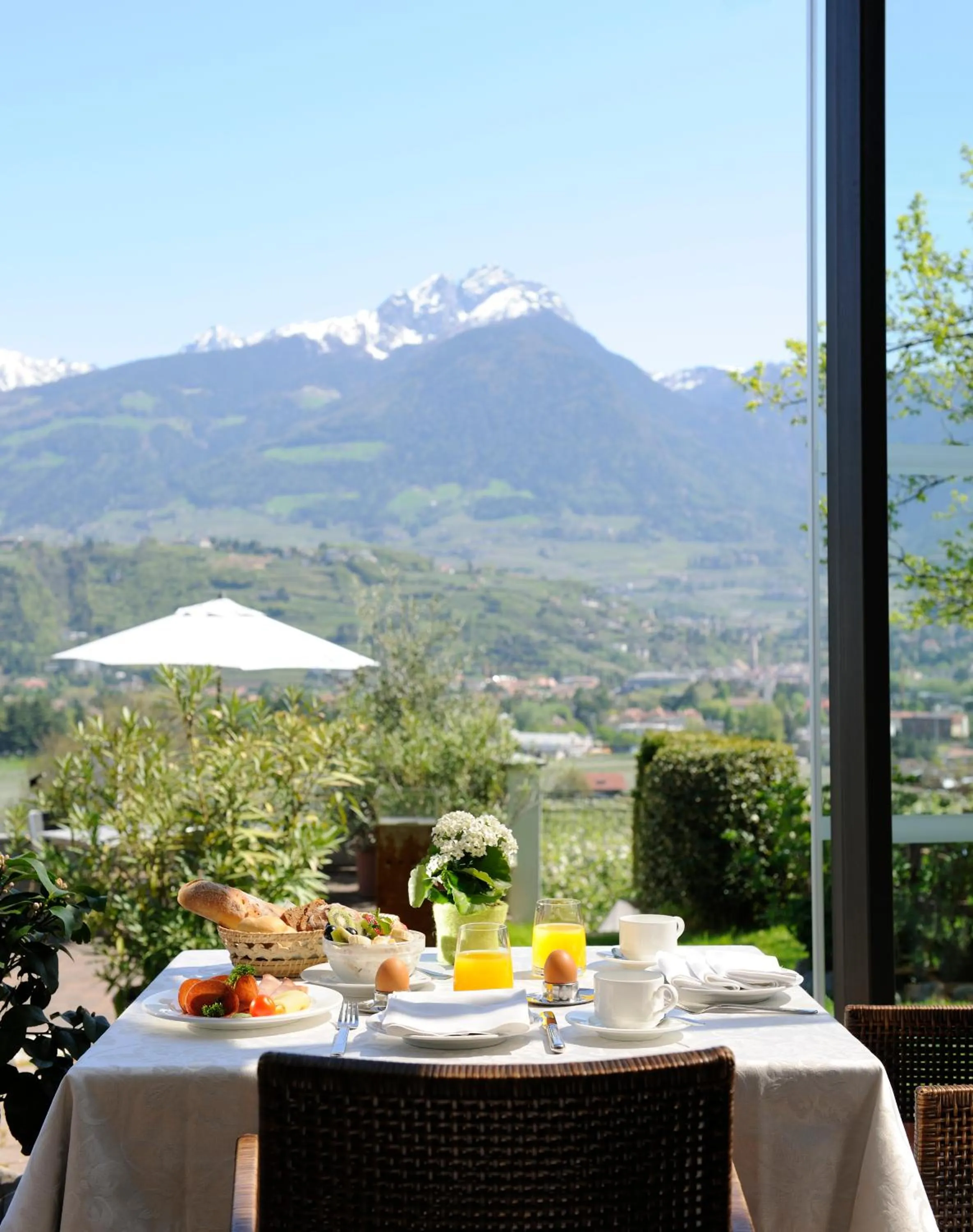 Breakfast in Bio & Wellnesshotel Pazeider - Healing Garden above Meran