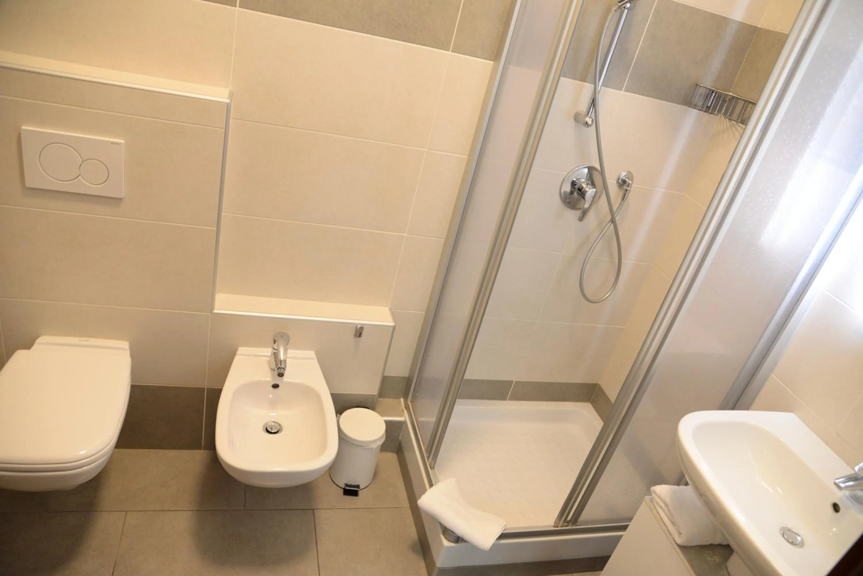 Shower in House of Trento - NO Reception