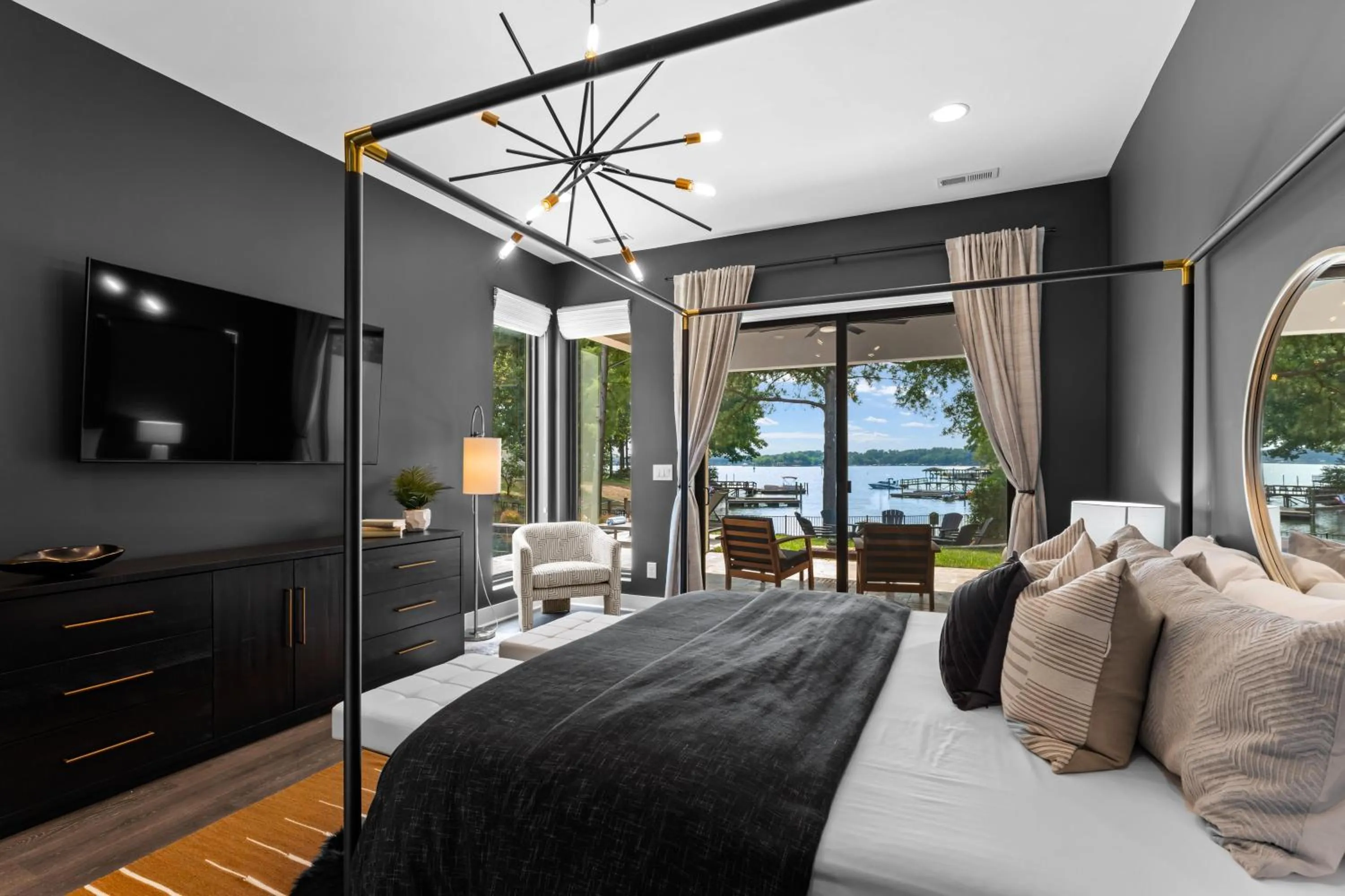 Bed in Shoreline on Stonemarker